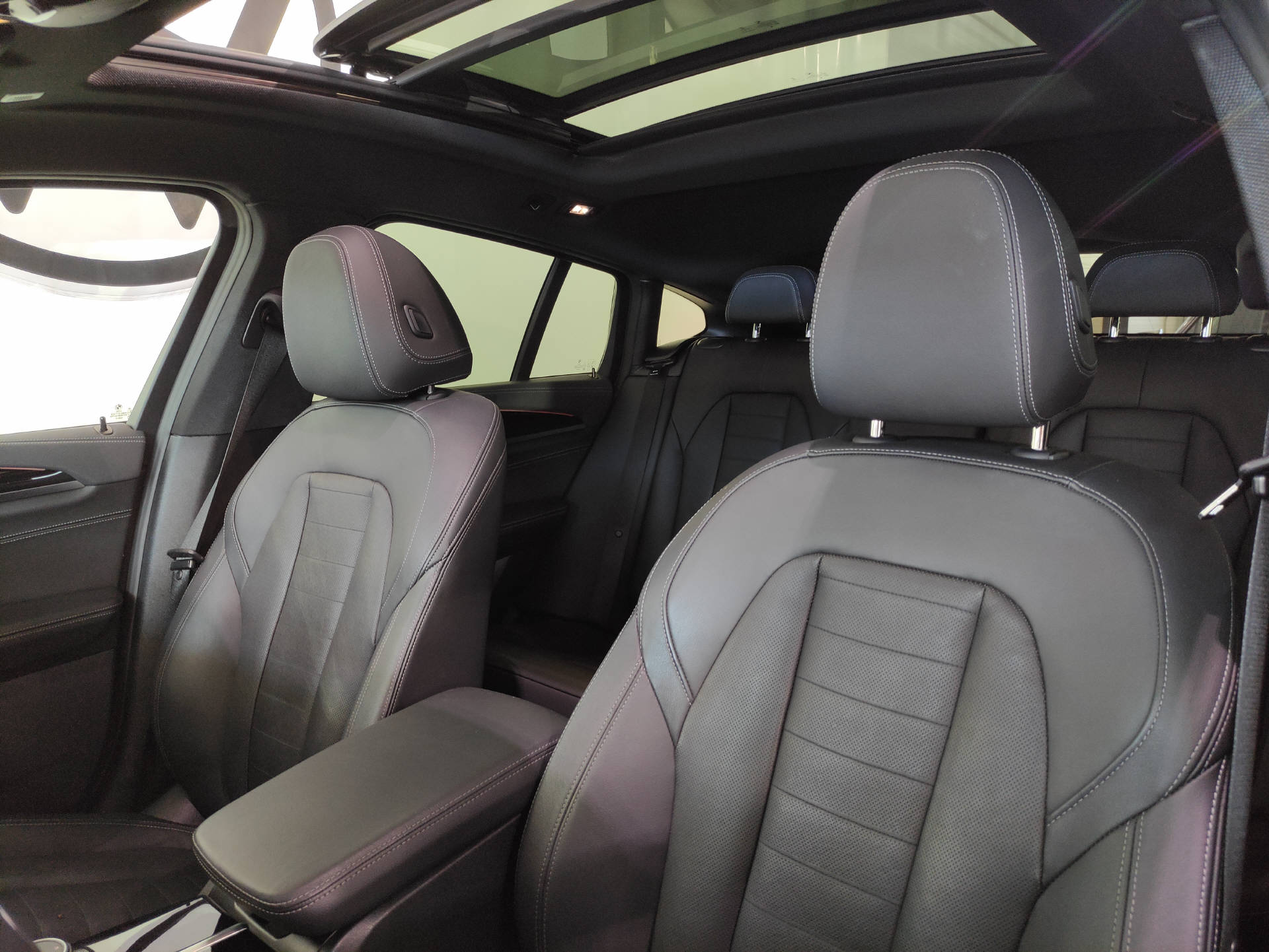 BMW X4 M40i-image-5