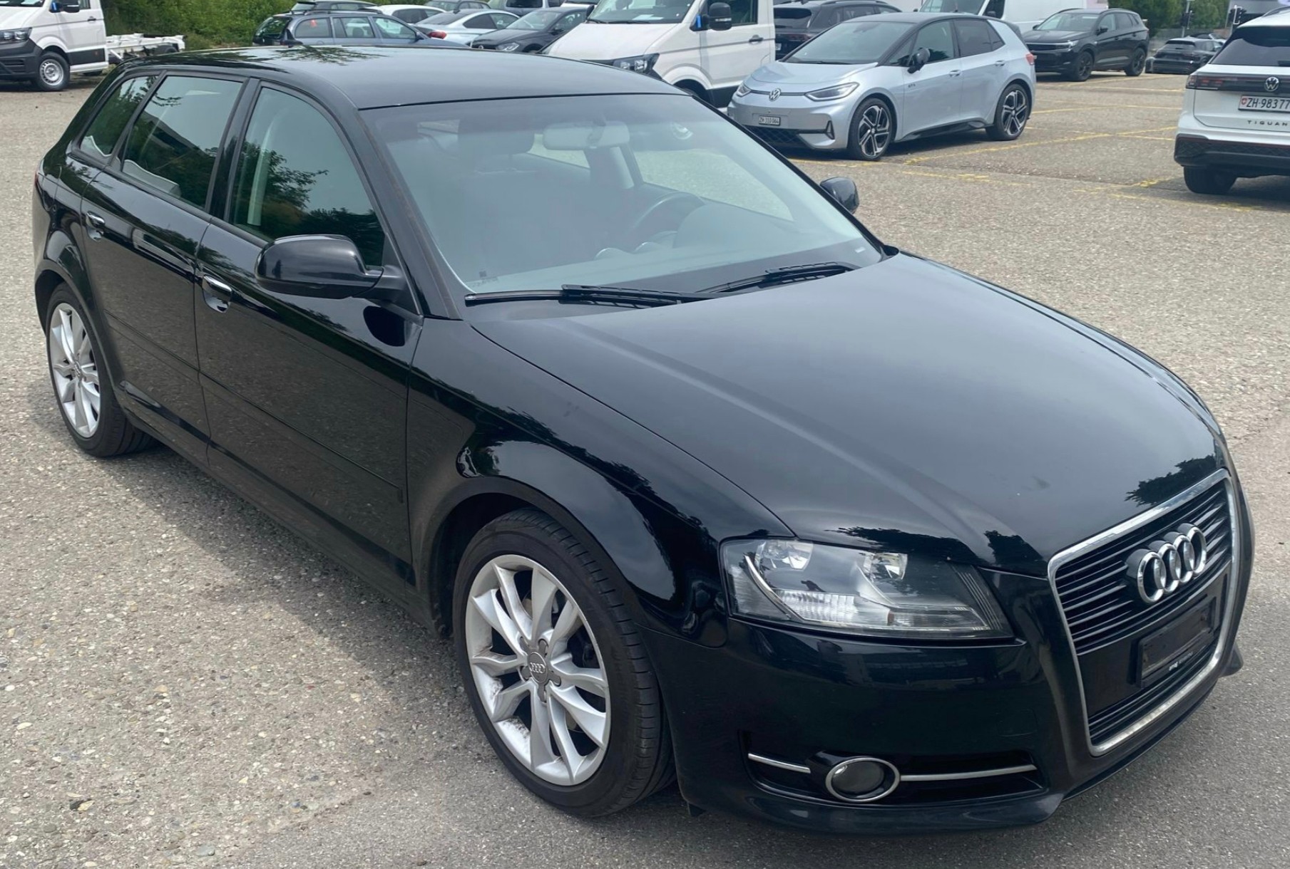 AUDI A3 Sportback 2.0 TDI Ambiente S-tronic-image-2