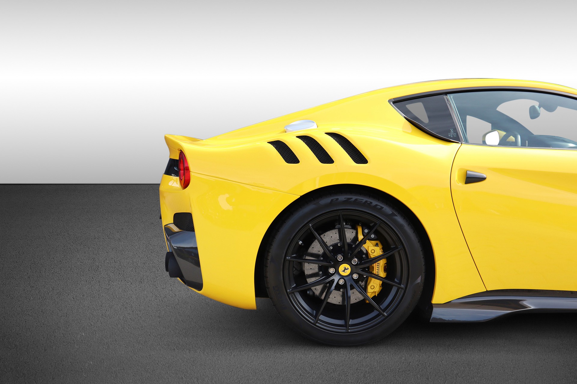 FERRARI F12 Berlinetta-image-10