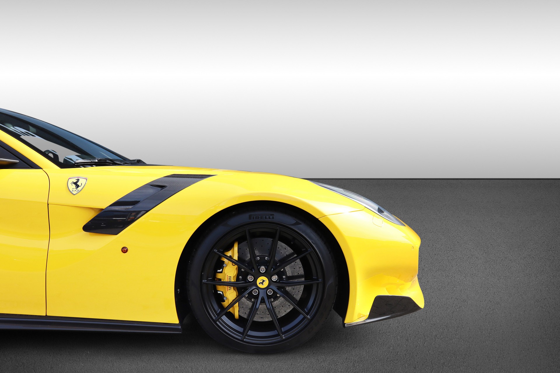 FERRARI F12 Berlinetta-image-9