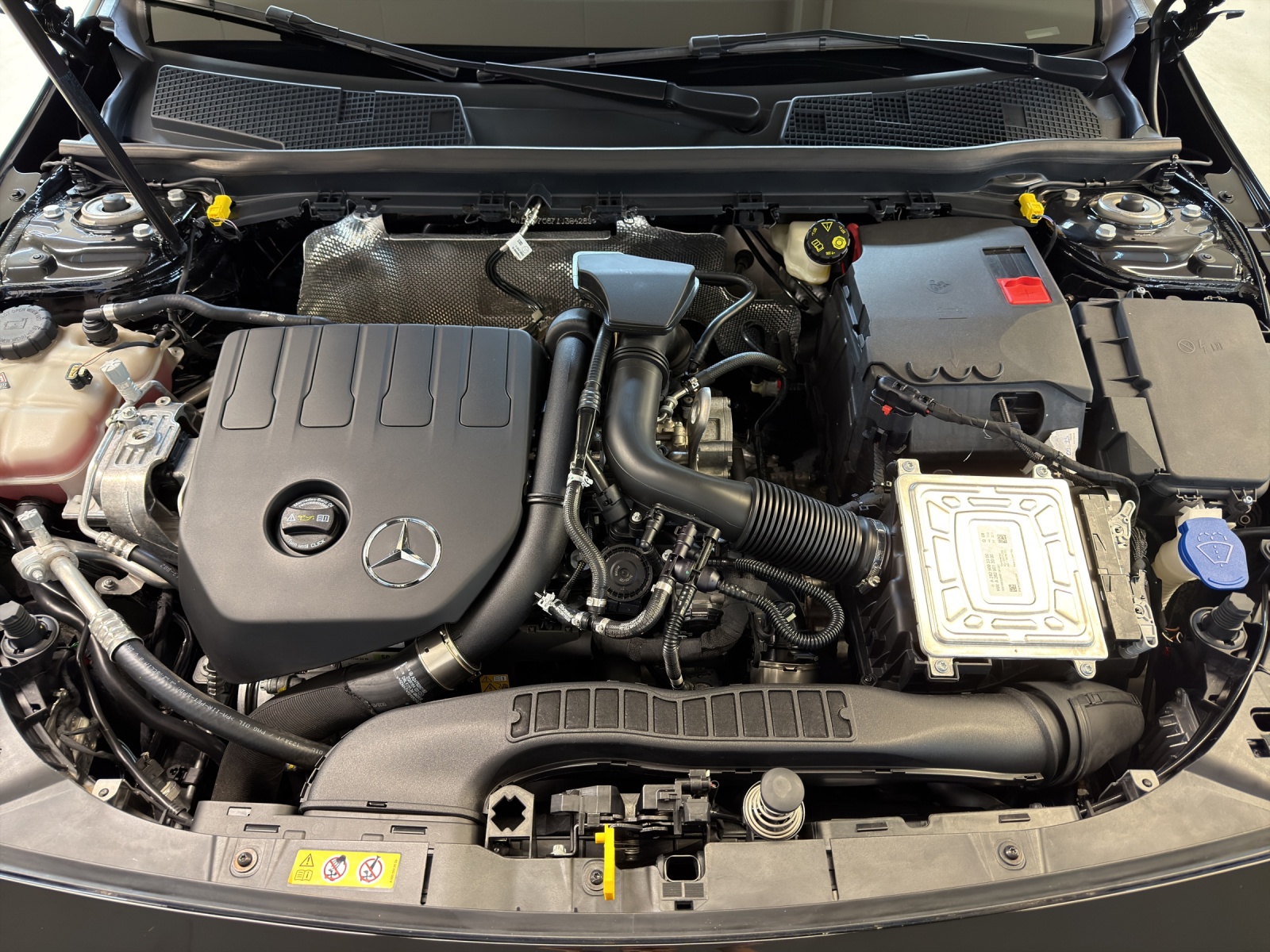 MERCEDES-BENZ A 200 AMG Line-image-18