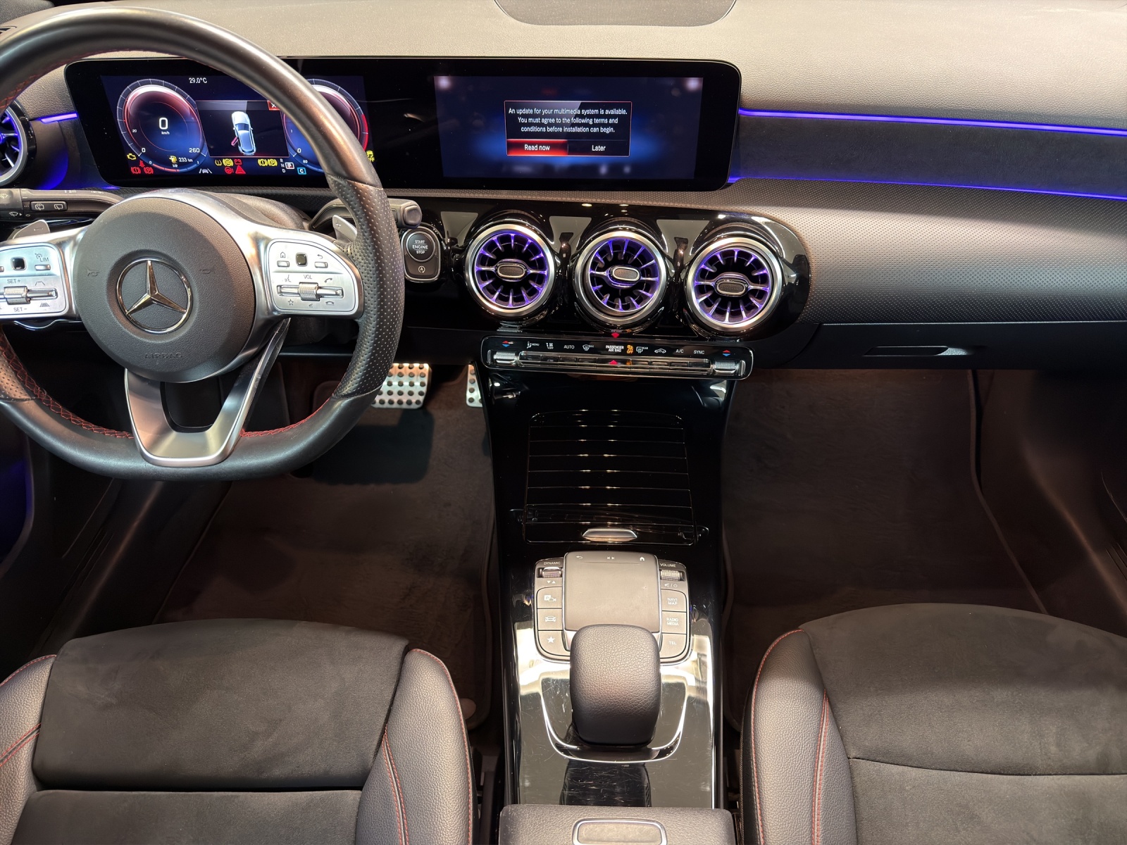 MERCEDES-BENZ A 200 AMG Line-image-9