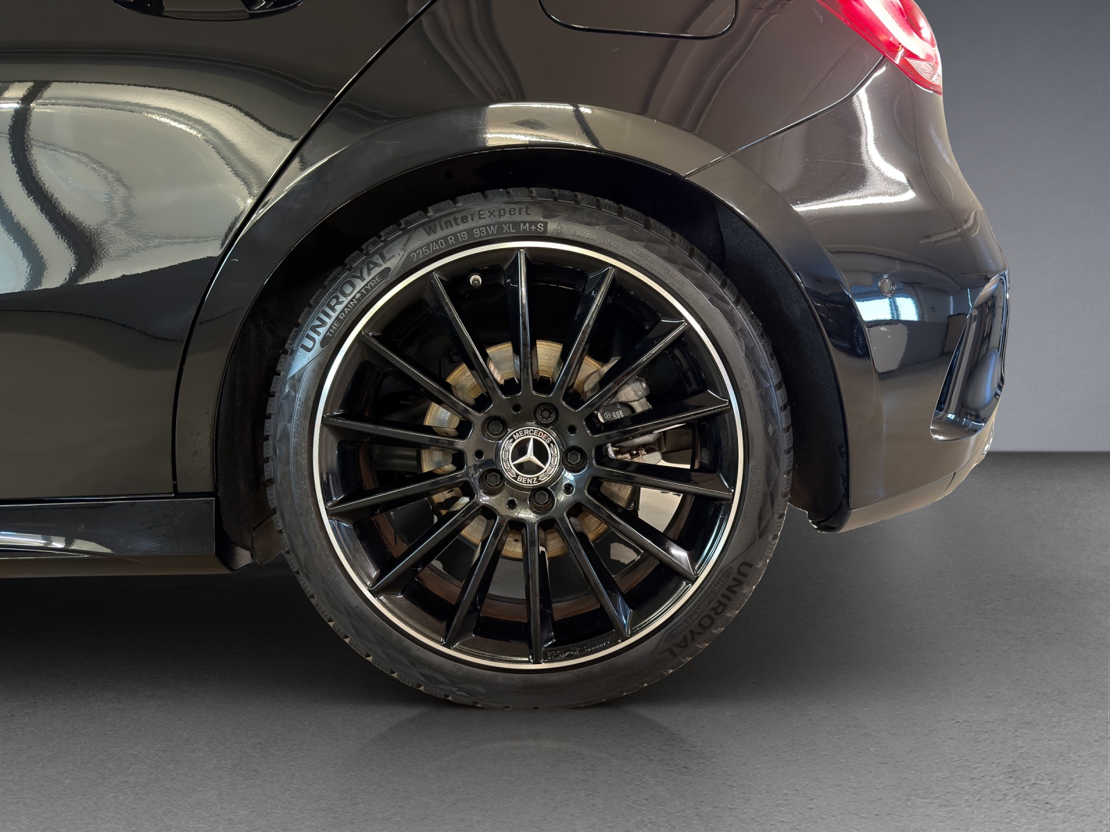 MERCEDES-BENZ A 200 AMG Line-image-17