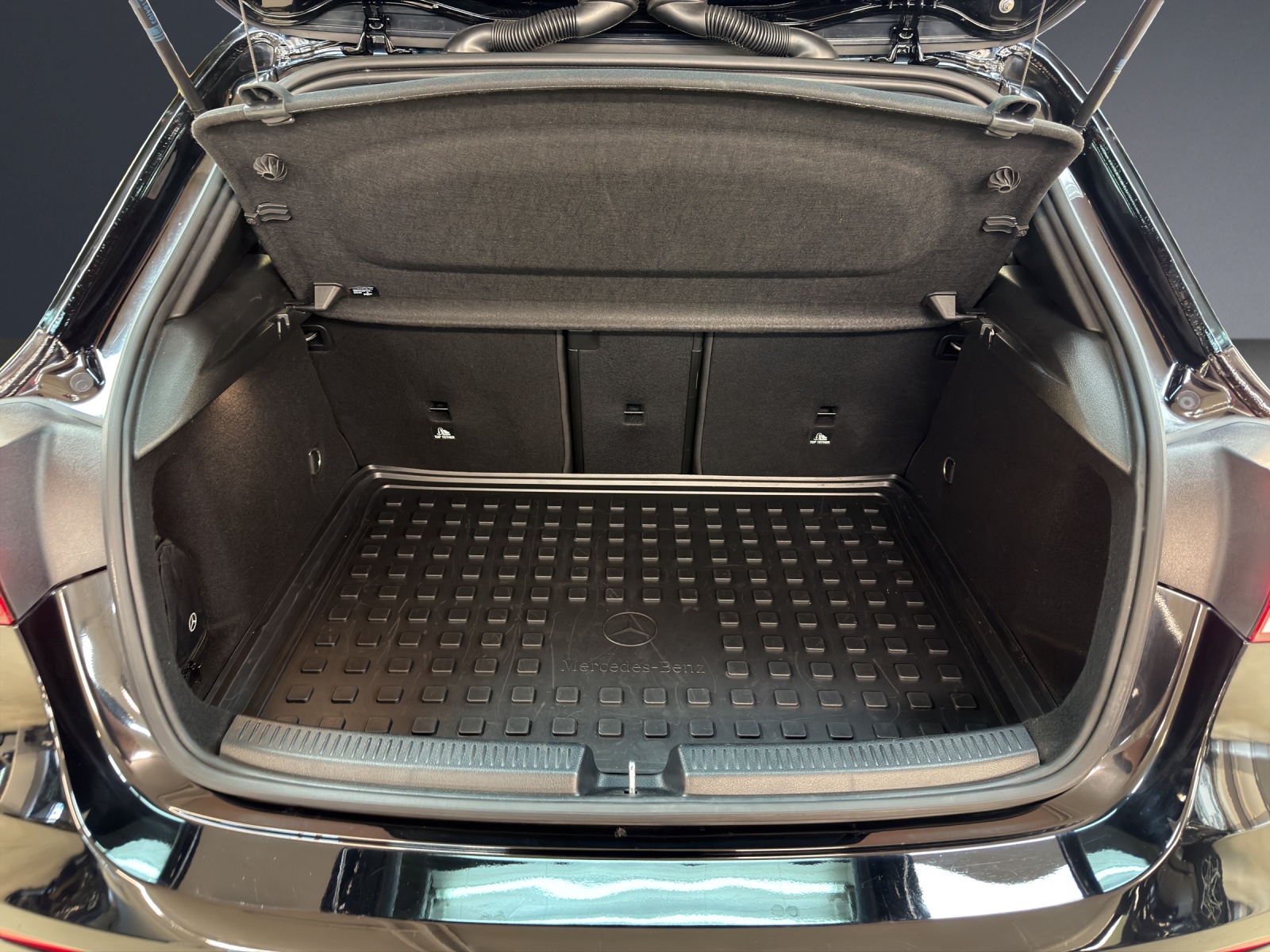 MERCEDES-BENZ A 200 AMG Line-image-16