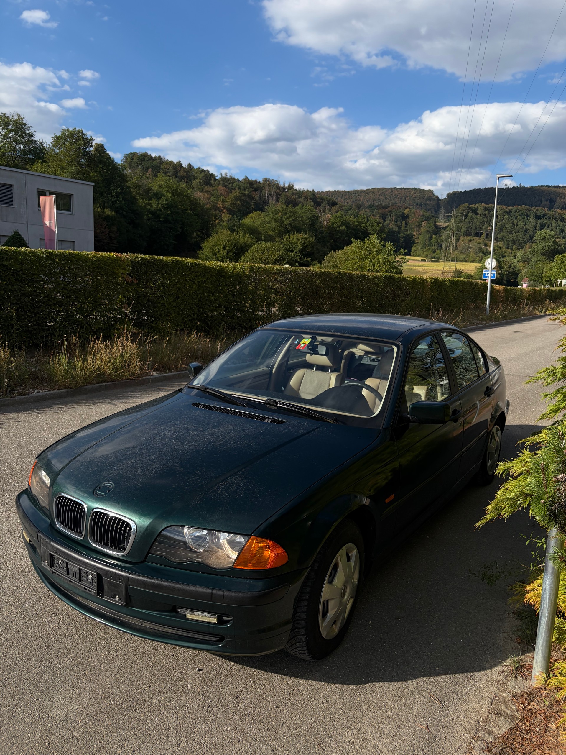 BMW 318i-image-5