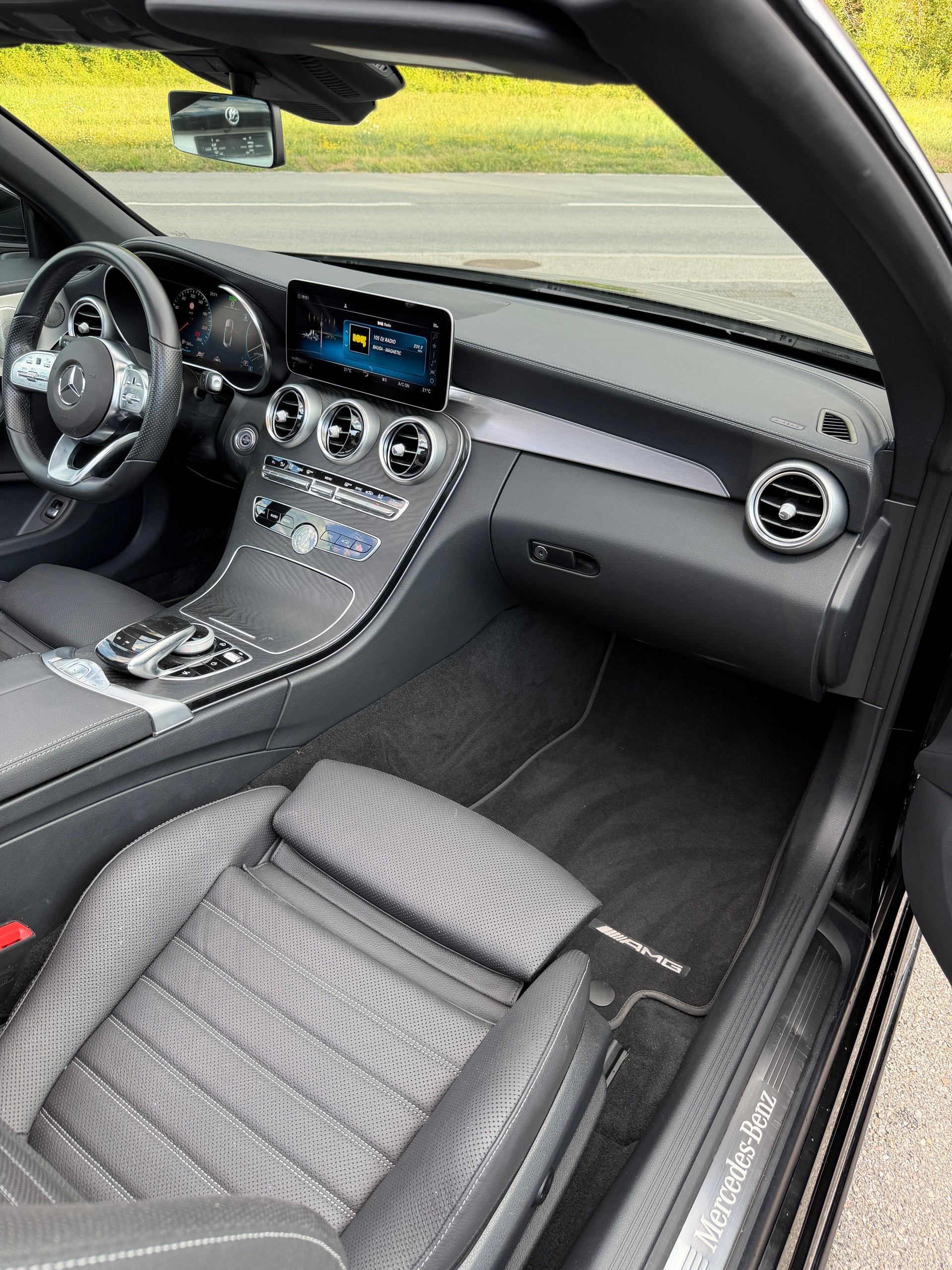 MERCEDES-BENZ C 200 AMG Line Cabriolet 4Matic 9G-Tronic-image-10