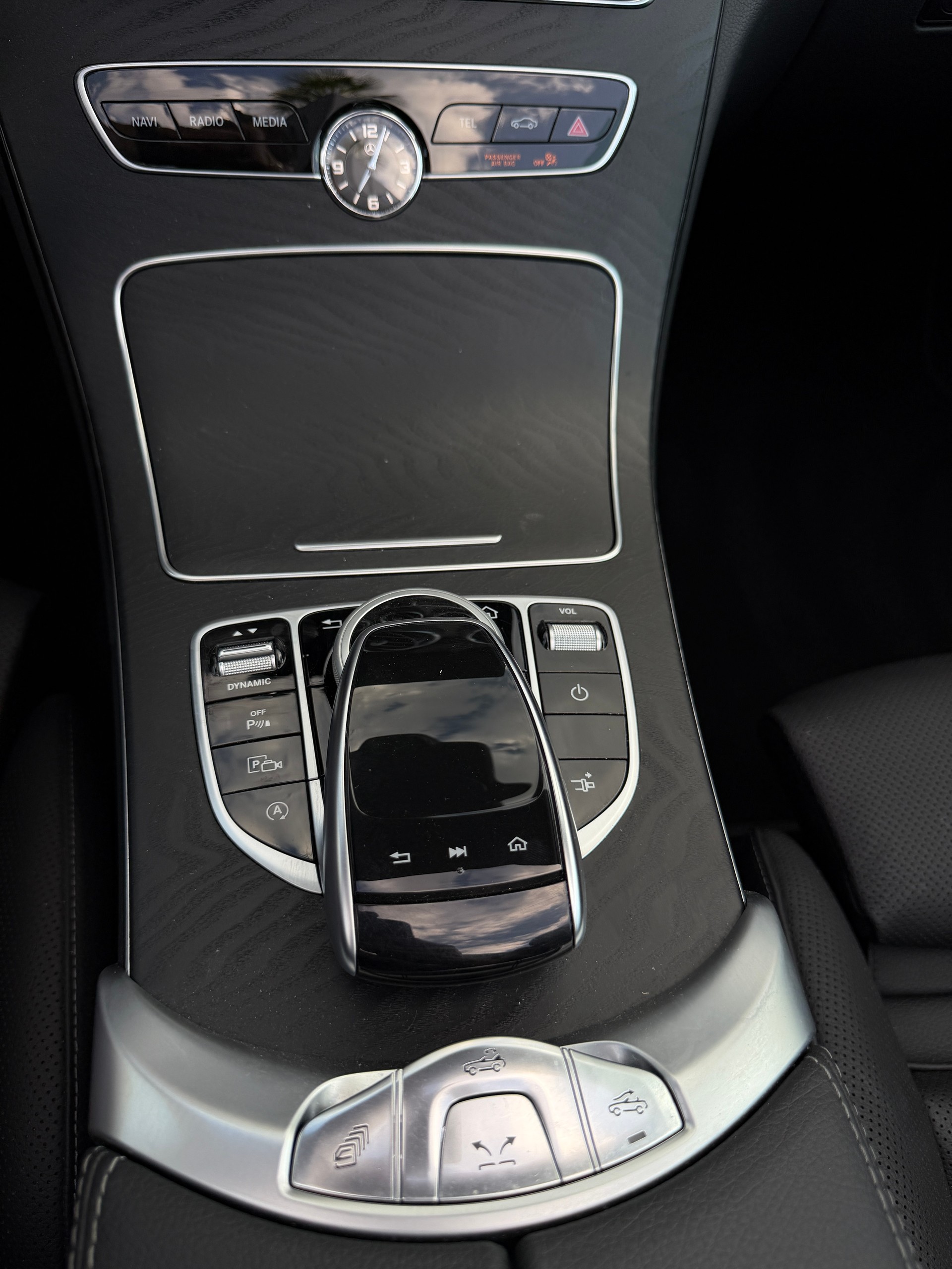 MERCEDES-BENZ C 200 AMG Line Cabriolet 4Matic 9G-Tronic-image-13