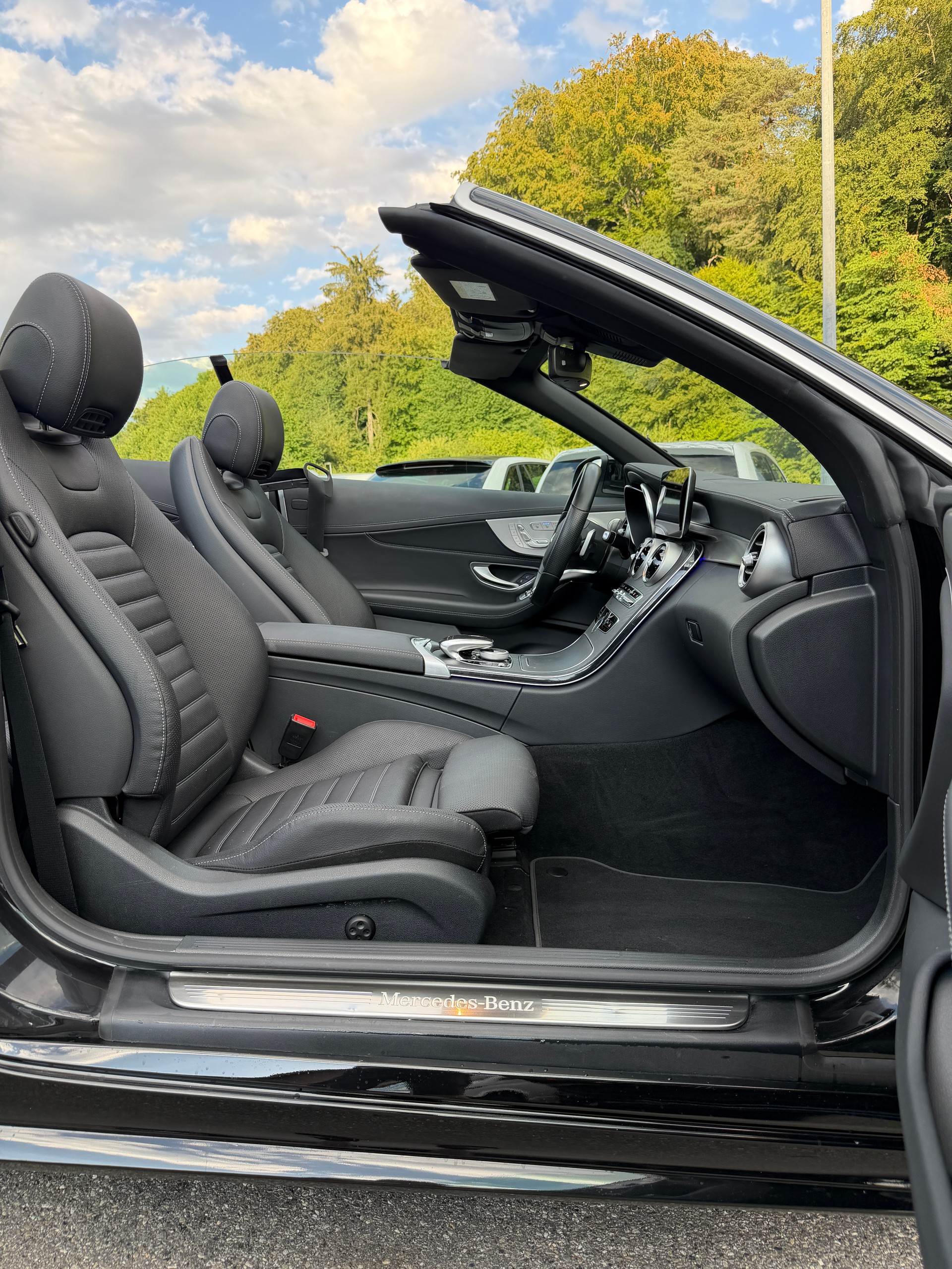 MERCEDES-BENZ C 200 AMG Line Cabriolet 4Matic 9G-Tronic-image-11