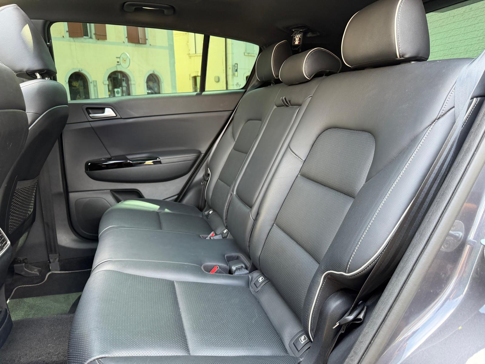 KIA Sportage 2.0CRDi Style GT Line 4WD Automat-image-10