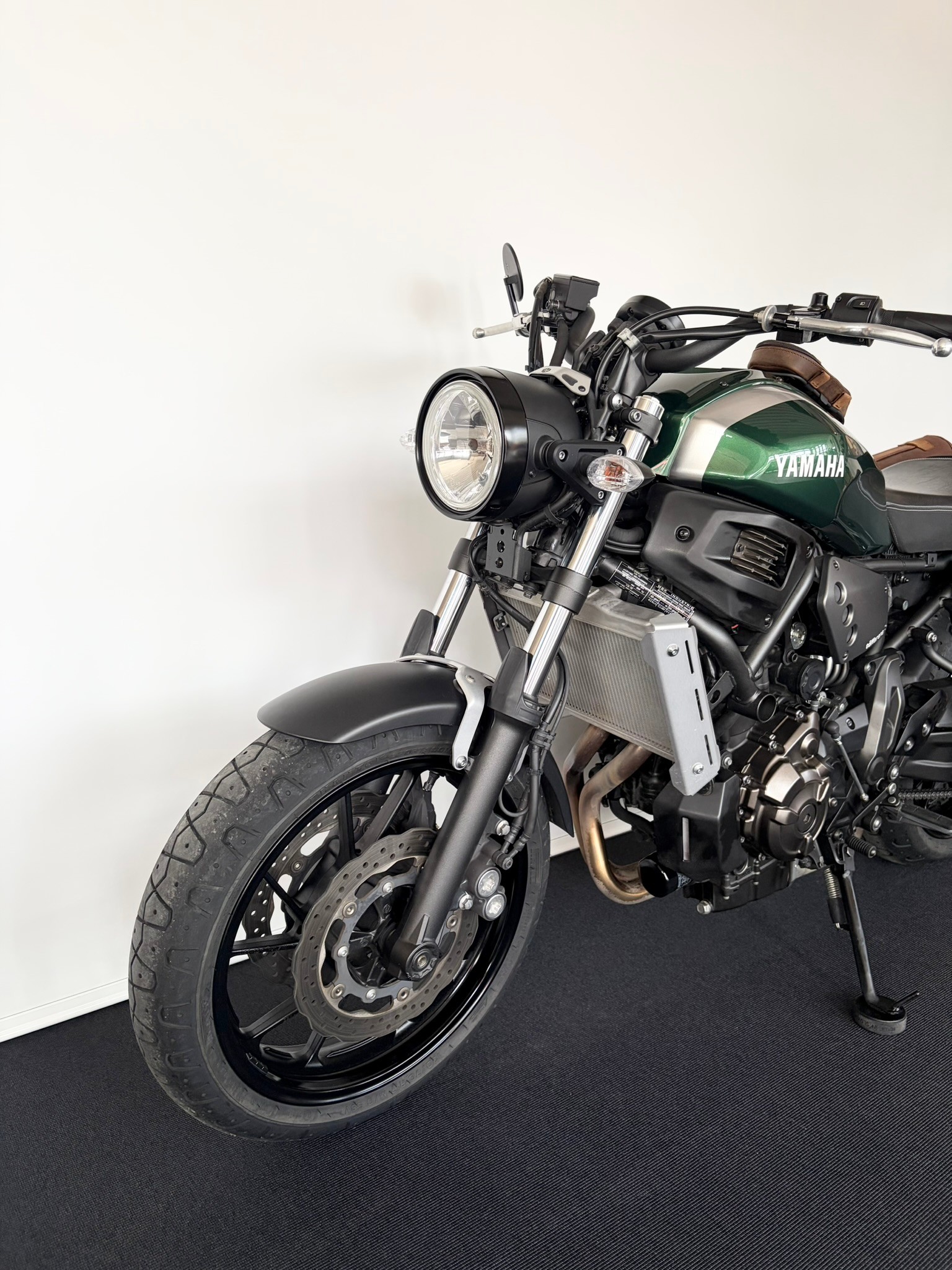 YAMAHA XSR 700-showroom-element-1
