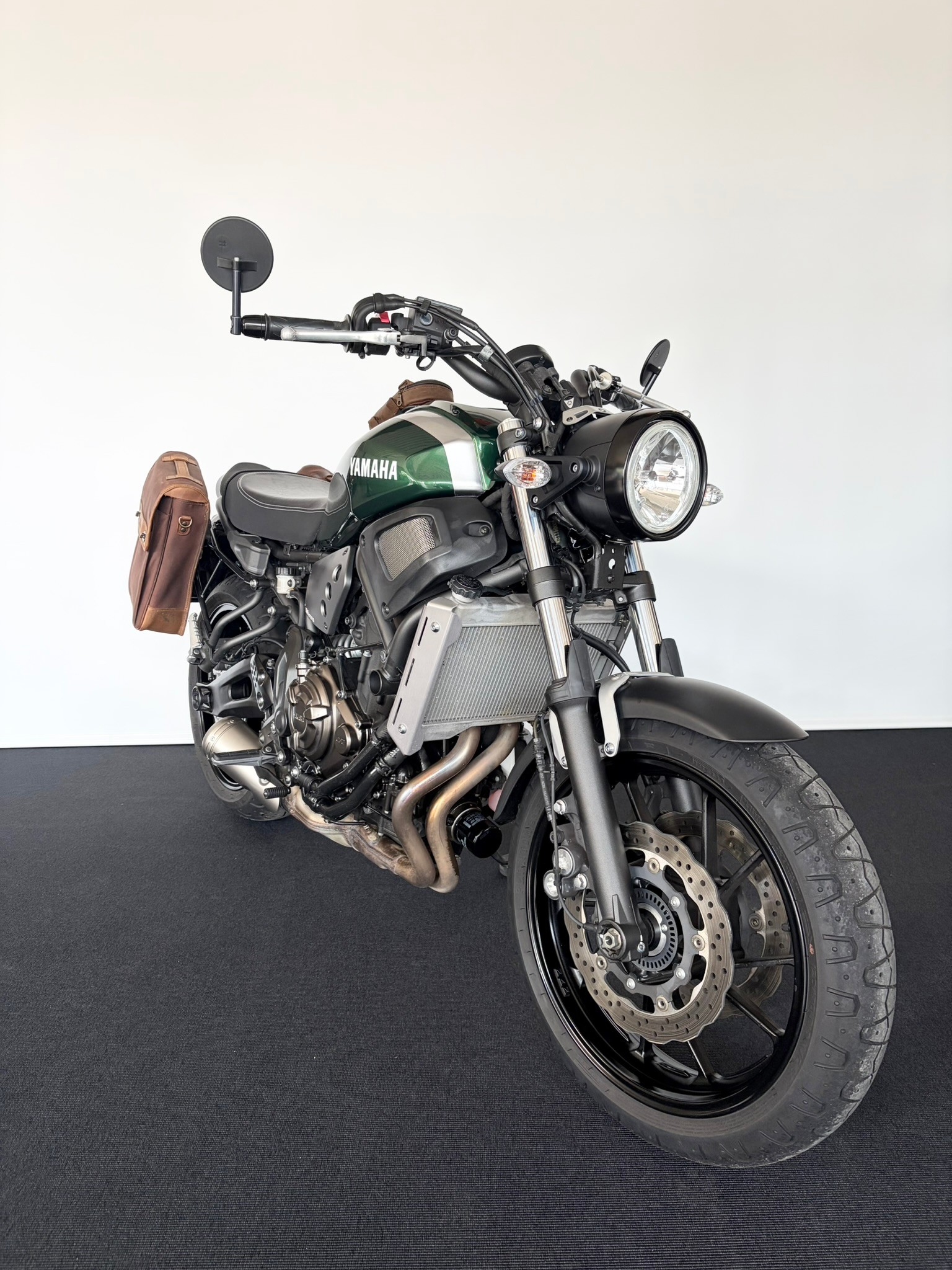 YAMAHA XSR 700-showroom-element-3