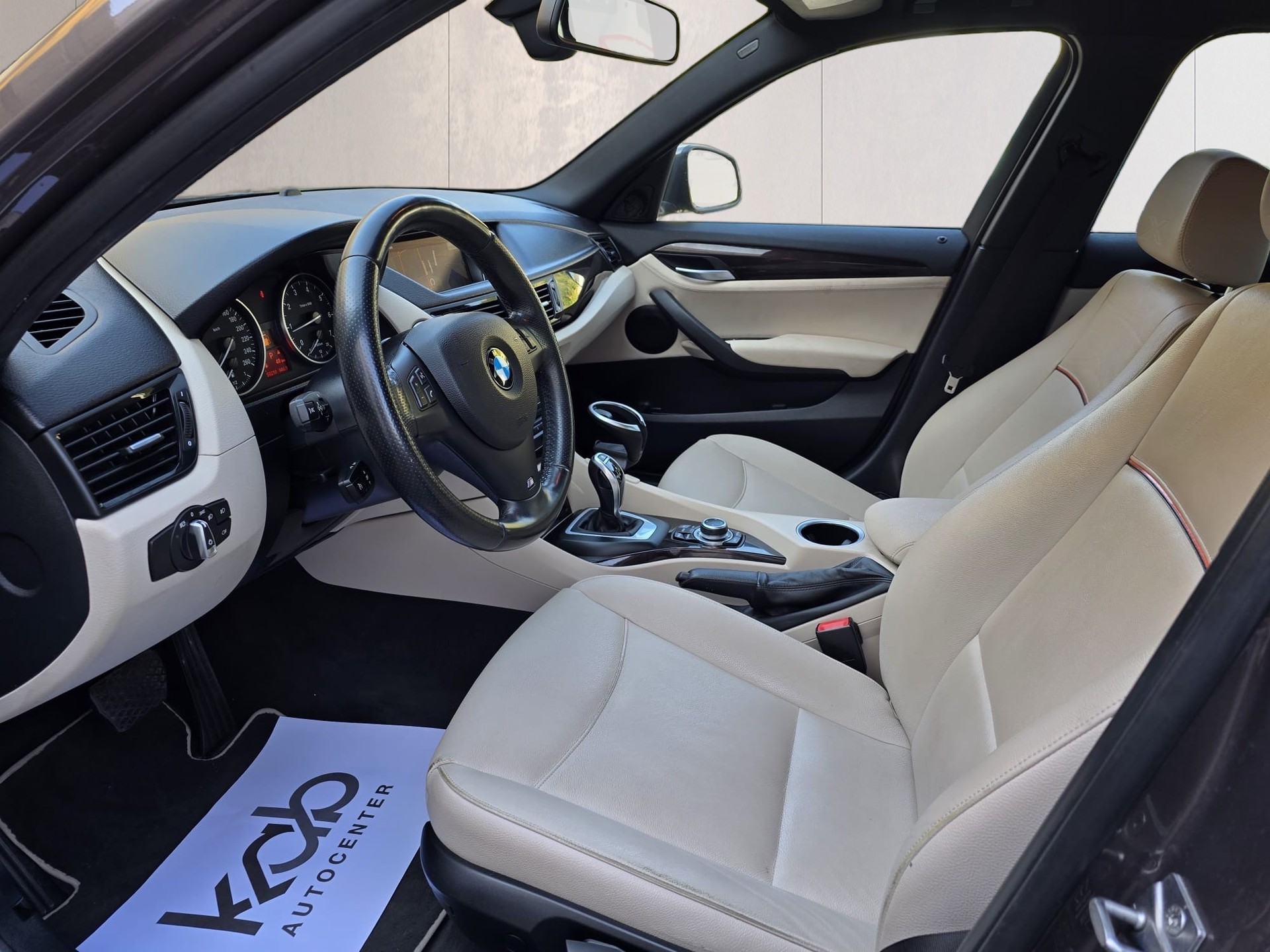 BMW X1 xDrive 20i Sport Line Steptronic-image-13