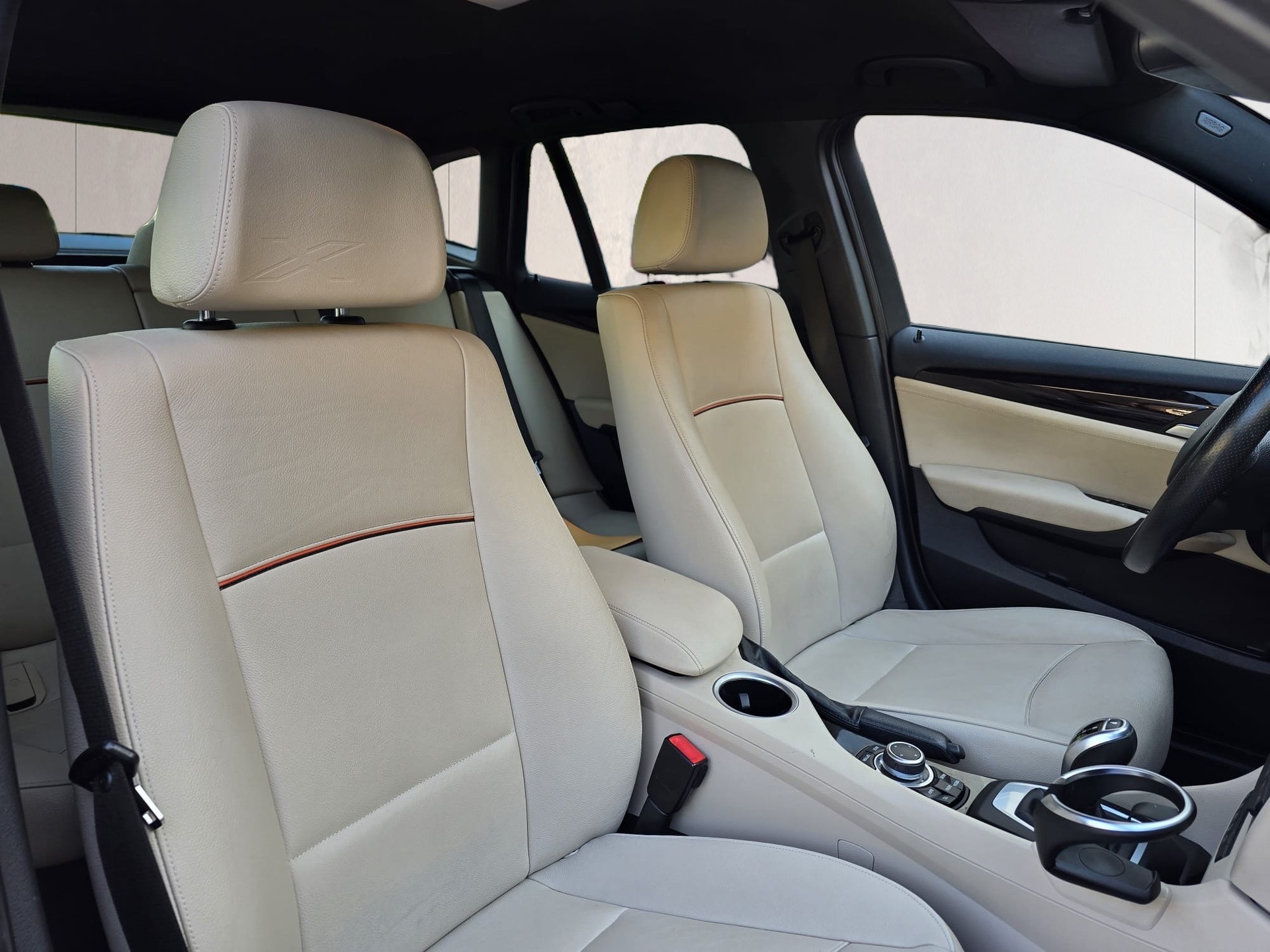 BMW X1 xDrive 20i Sport Line Steptronic-image-12