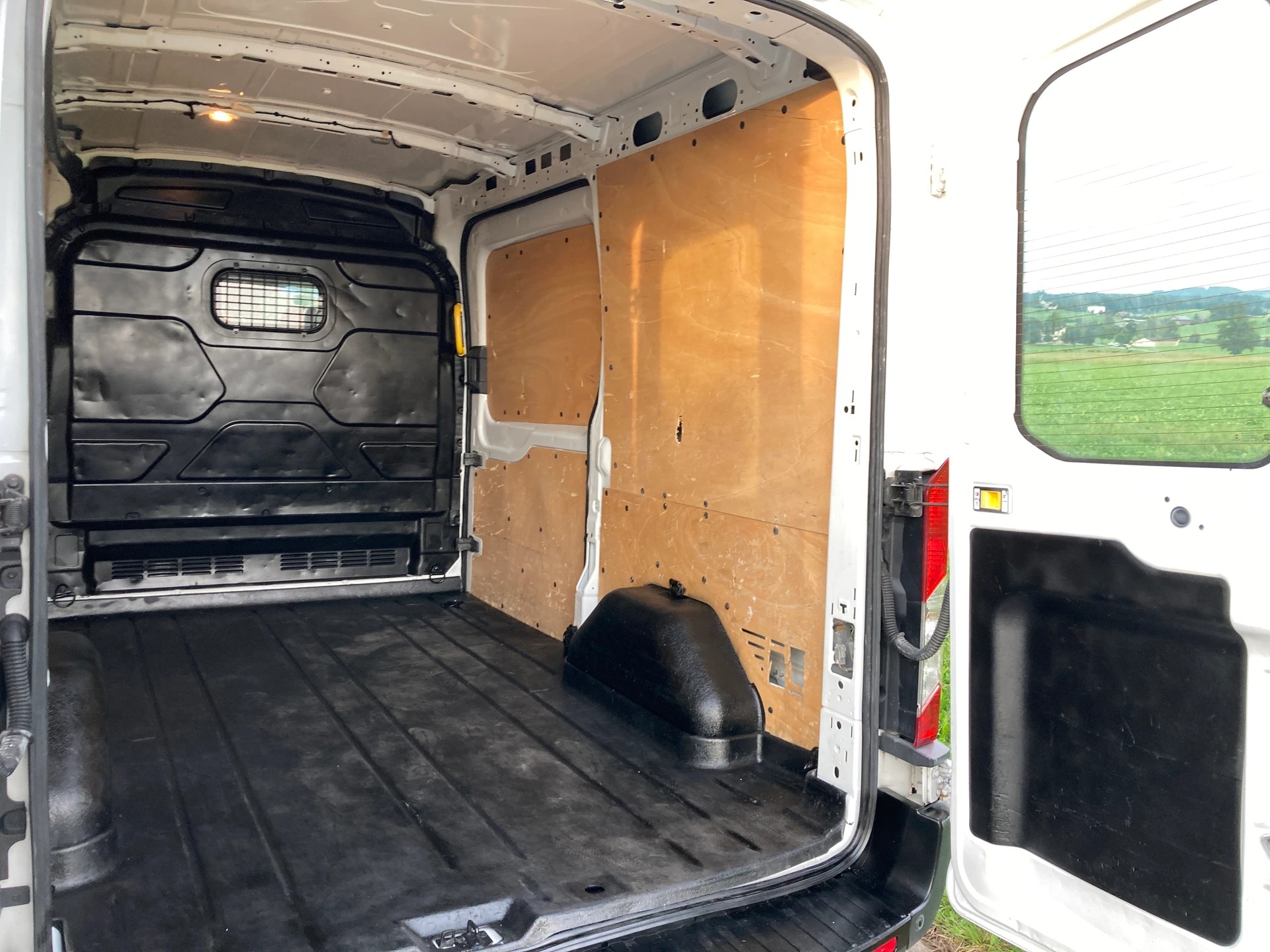 FORD Transit Van 310 L2 Ambiente 2.0 TDCi 105 FWD mit Anhängerkupplung-image-7