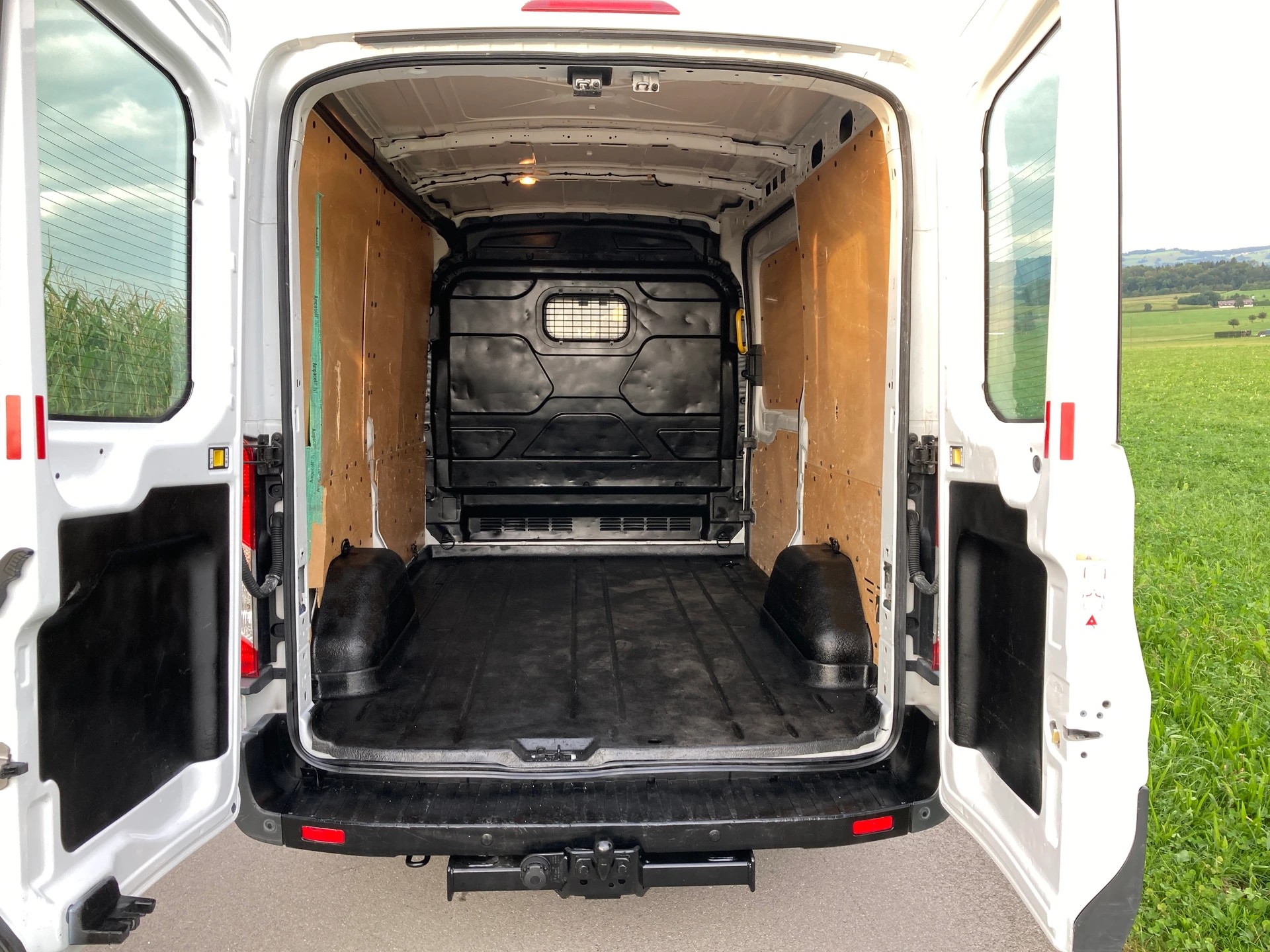 FORD Transit Van 310 L2 Ambiente 2.0 TDCi 105 FWD mit Anhängerkupplung-image-6