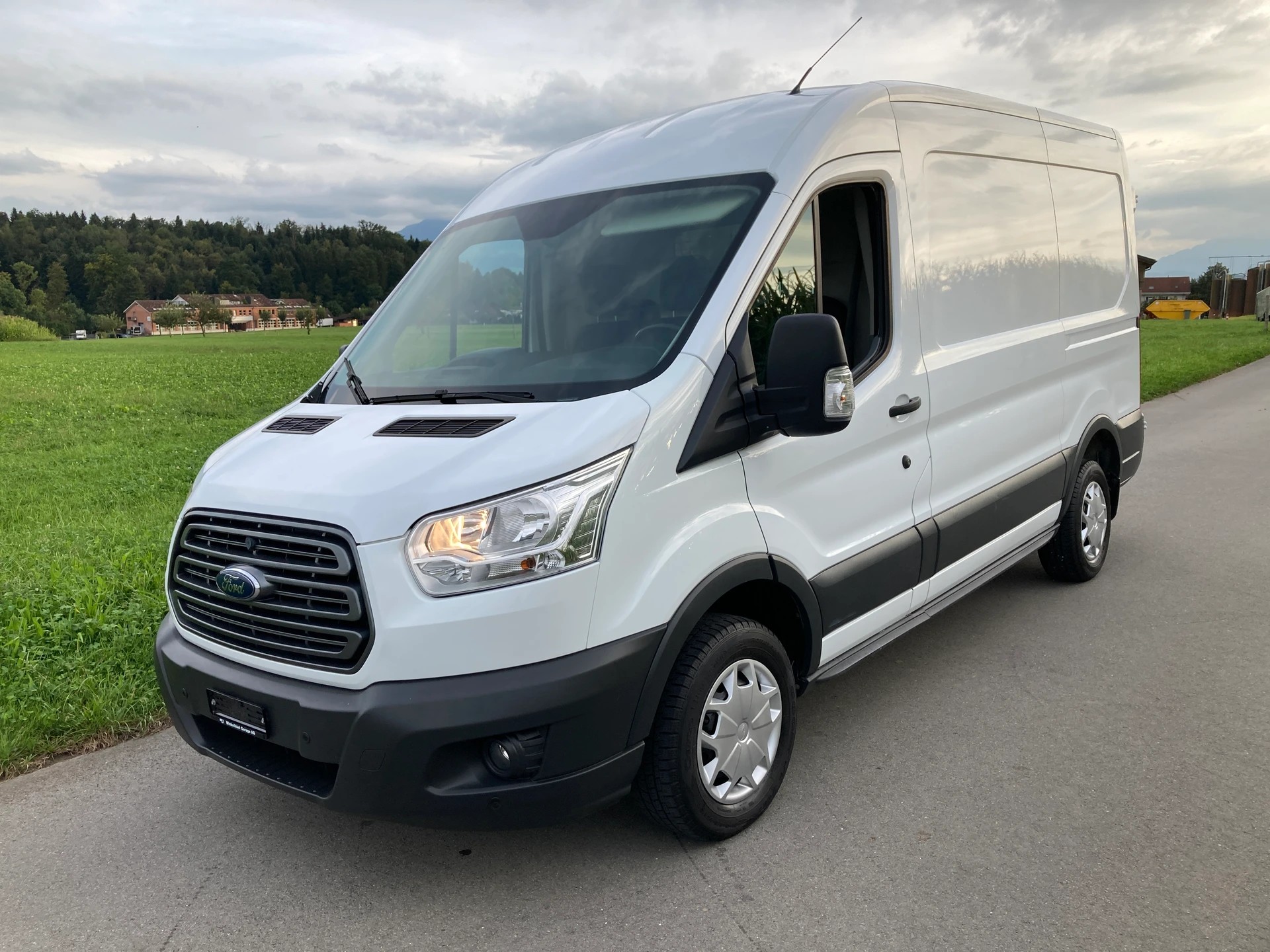 FORD Transit Van 310 L2 Ambiente 2.0 TDCi 105 FWD mit Anhängerkupplung