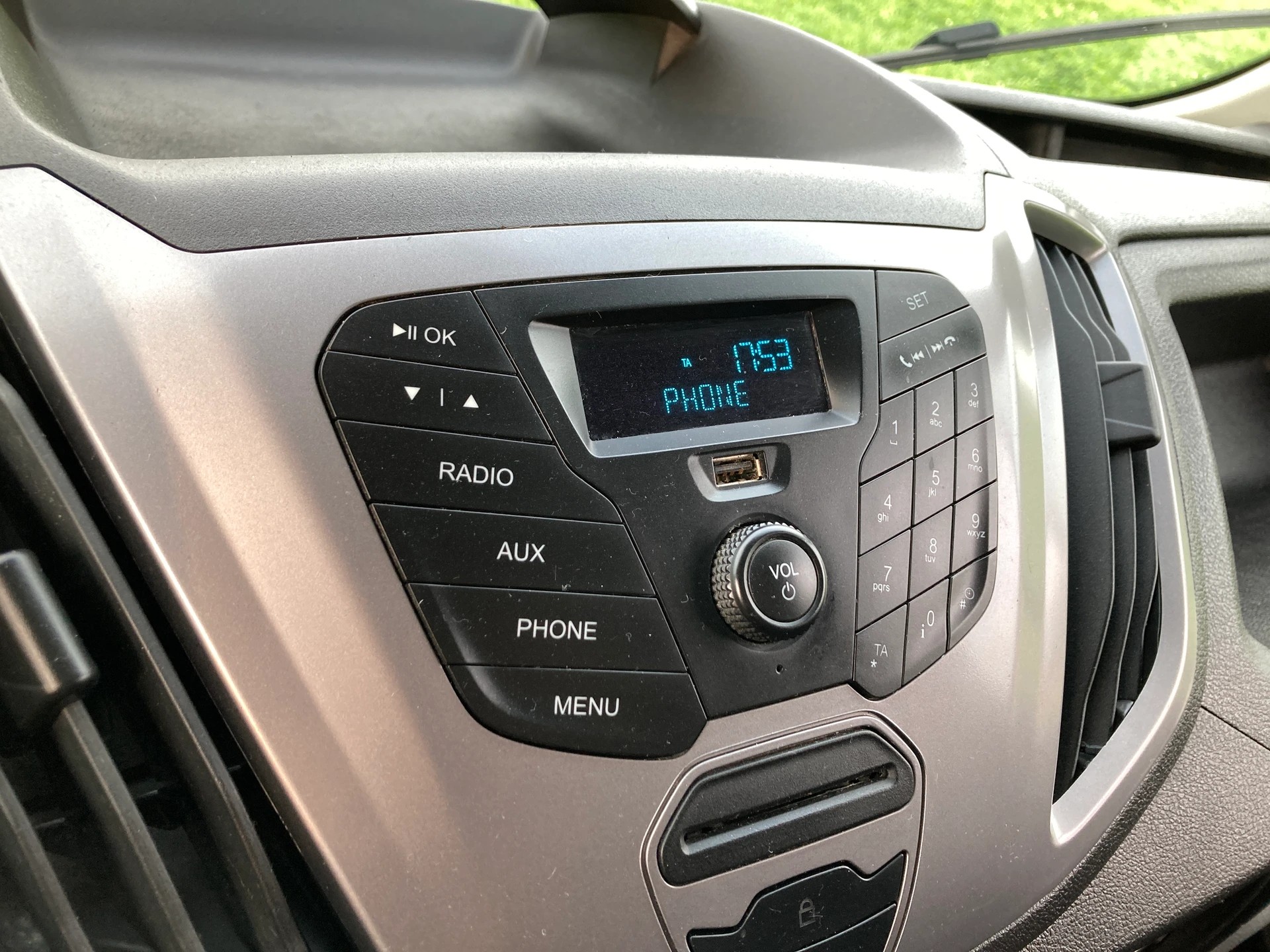 FORD Transit Van 310 L2 Ambiente 2.0 TDCi 105 FWD mit Anhängerkupplung-image-14