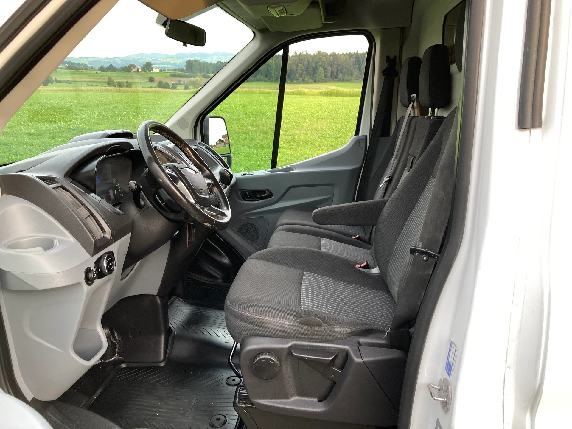 FORD Transit Van 310 L2 Ambiente 2.0 TDCi 105 FWD mit Anhängerkupplung-image-8
