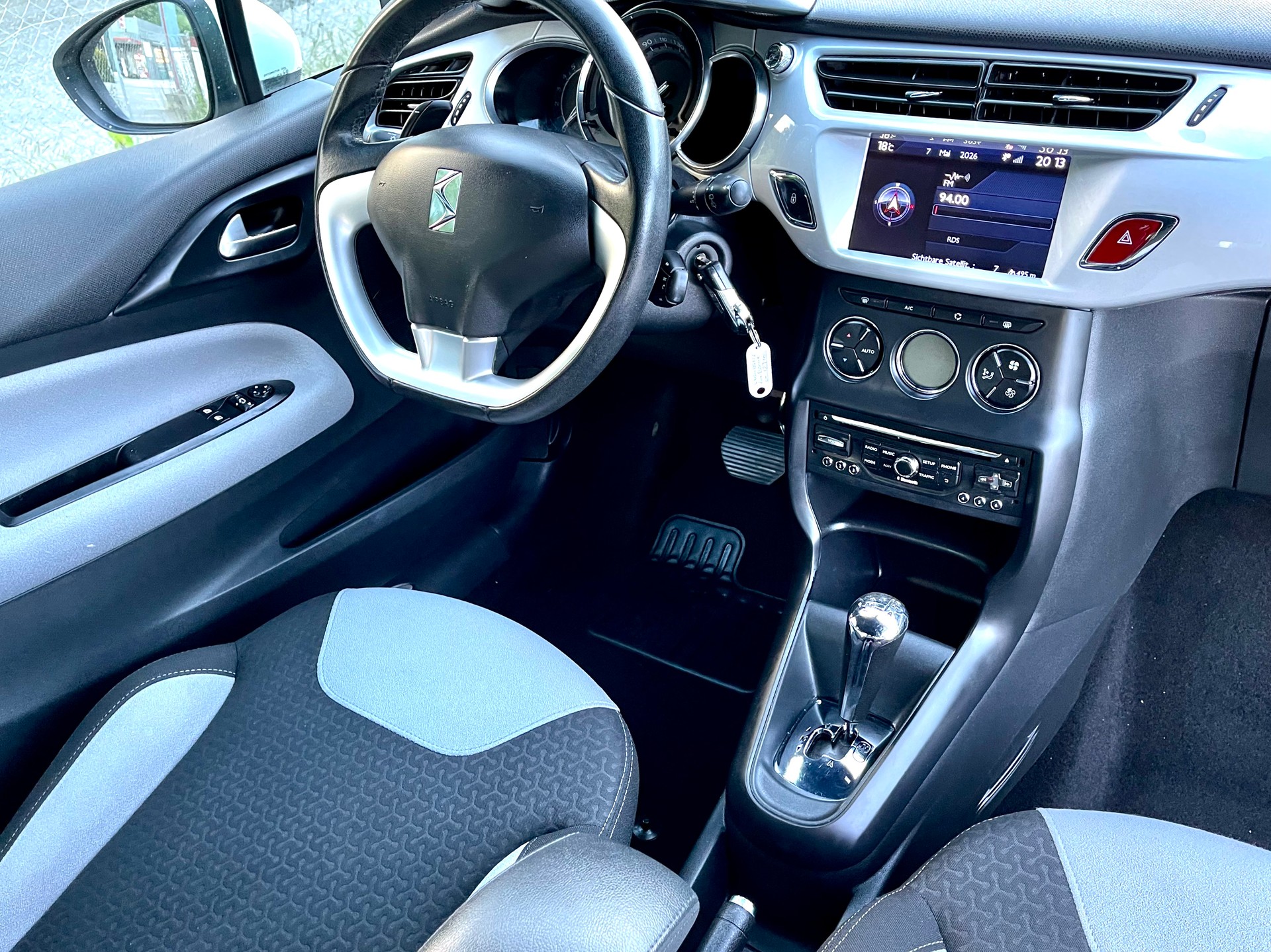 DS AUTOMOBILES DS3 1.2 VTi Chic ETG5-showroom-element-1