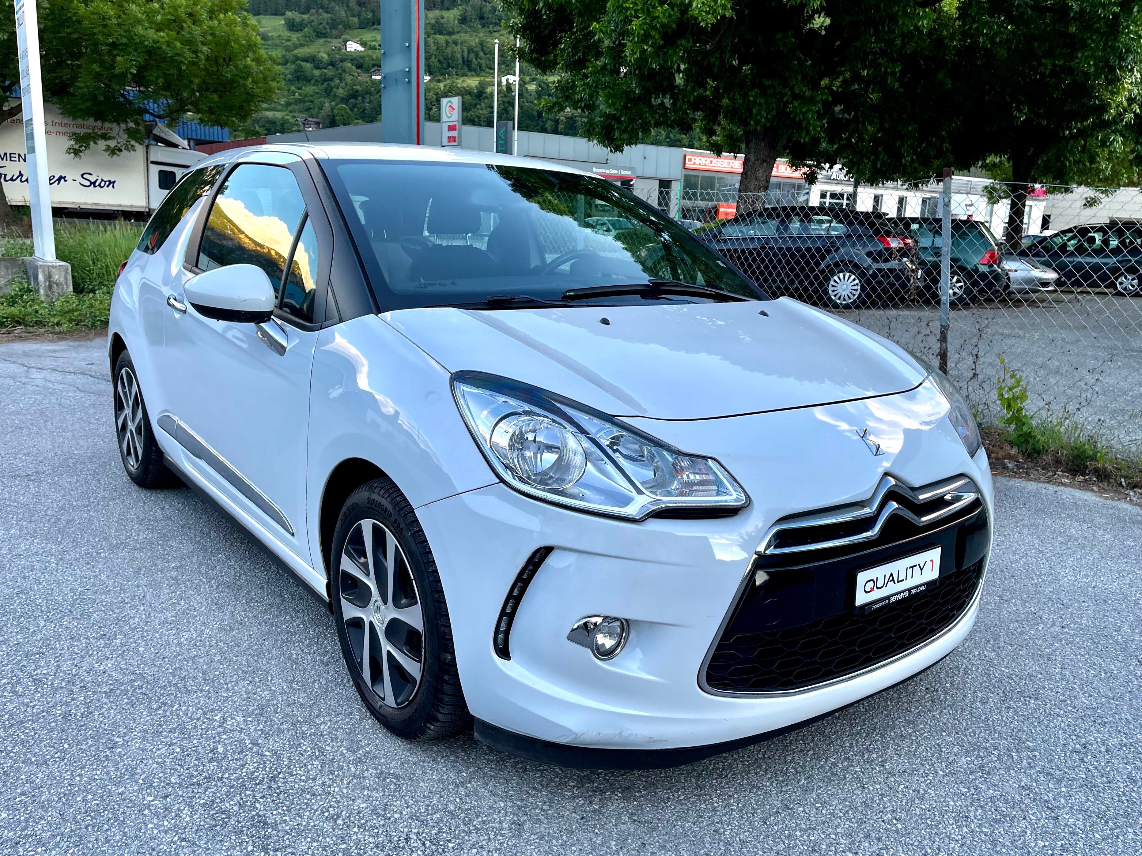 Car photo