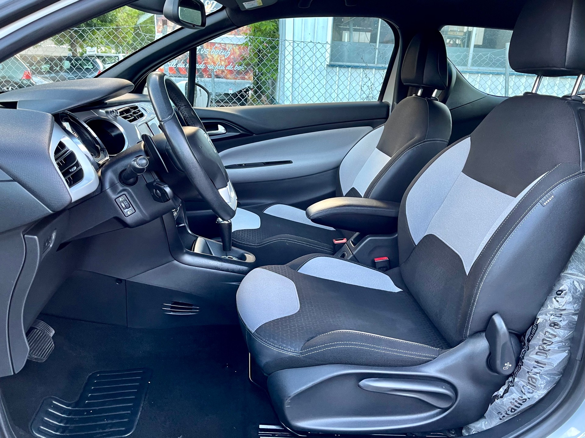 DS AUTOMOBILES DS3 1.2 VTi Chic ETG5-showroom-element-2