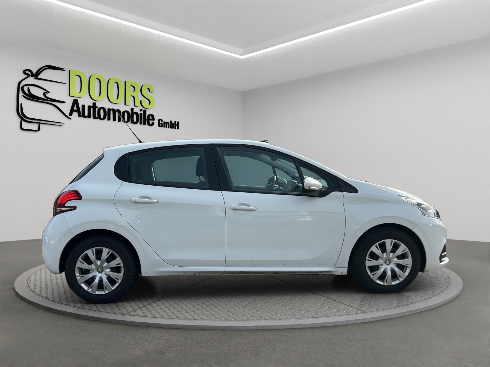 PEUGEOT 208 1.2 THP Allure-image-4
