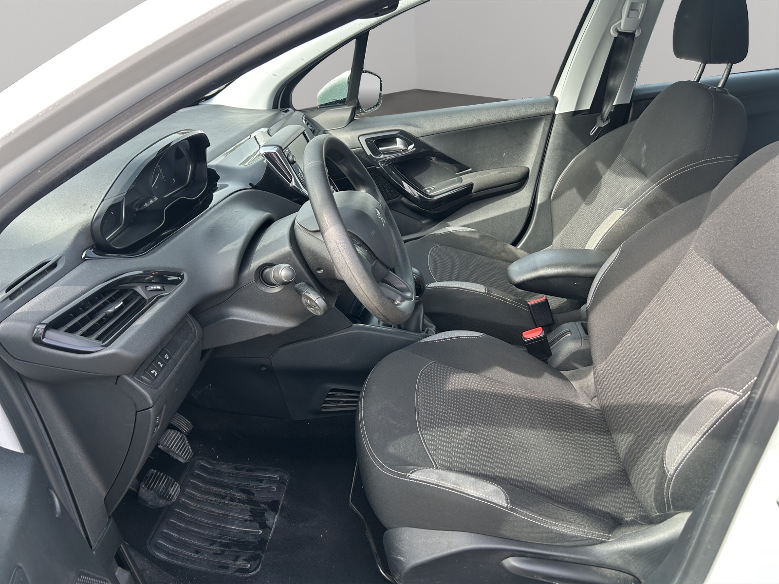 PEUGEOT 208 1.2 THP Allure-image-8