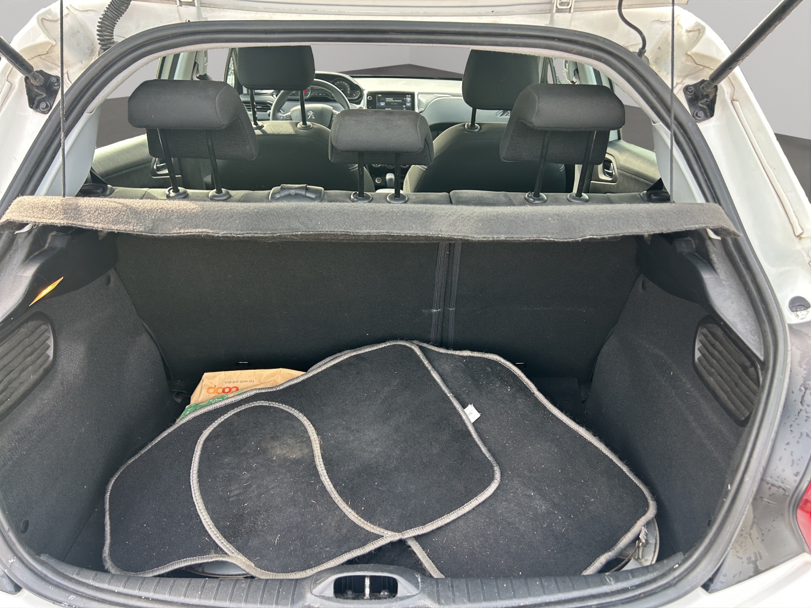 PEUGEOT 208 1.2 THP Allure-image-16