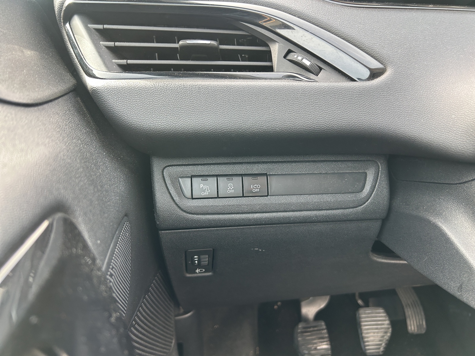 PEUGEOT 208 1.2 THP Allure-image-20