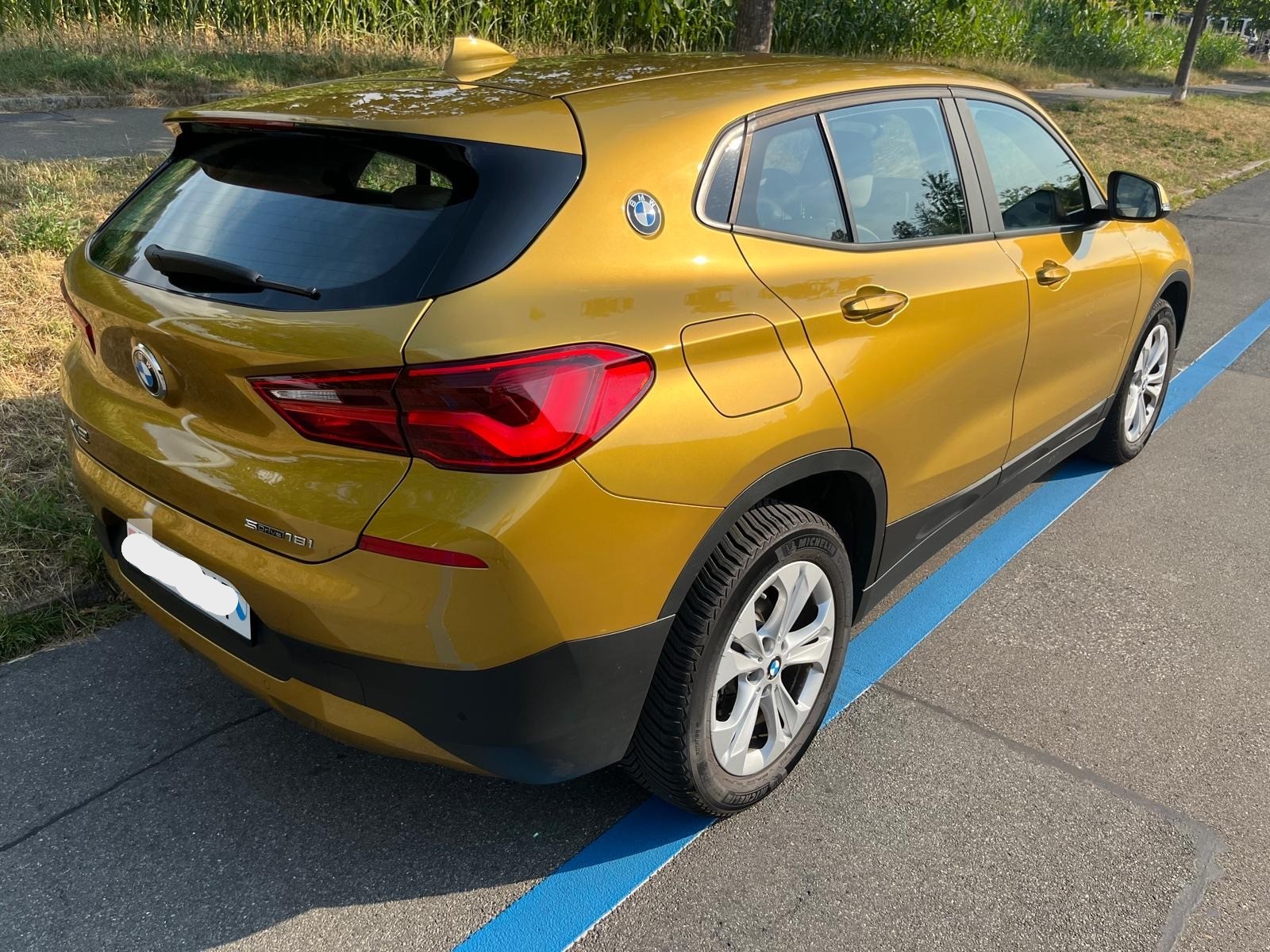 BMW 18i sDrive-image-2