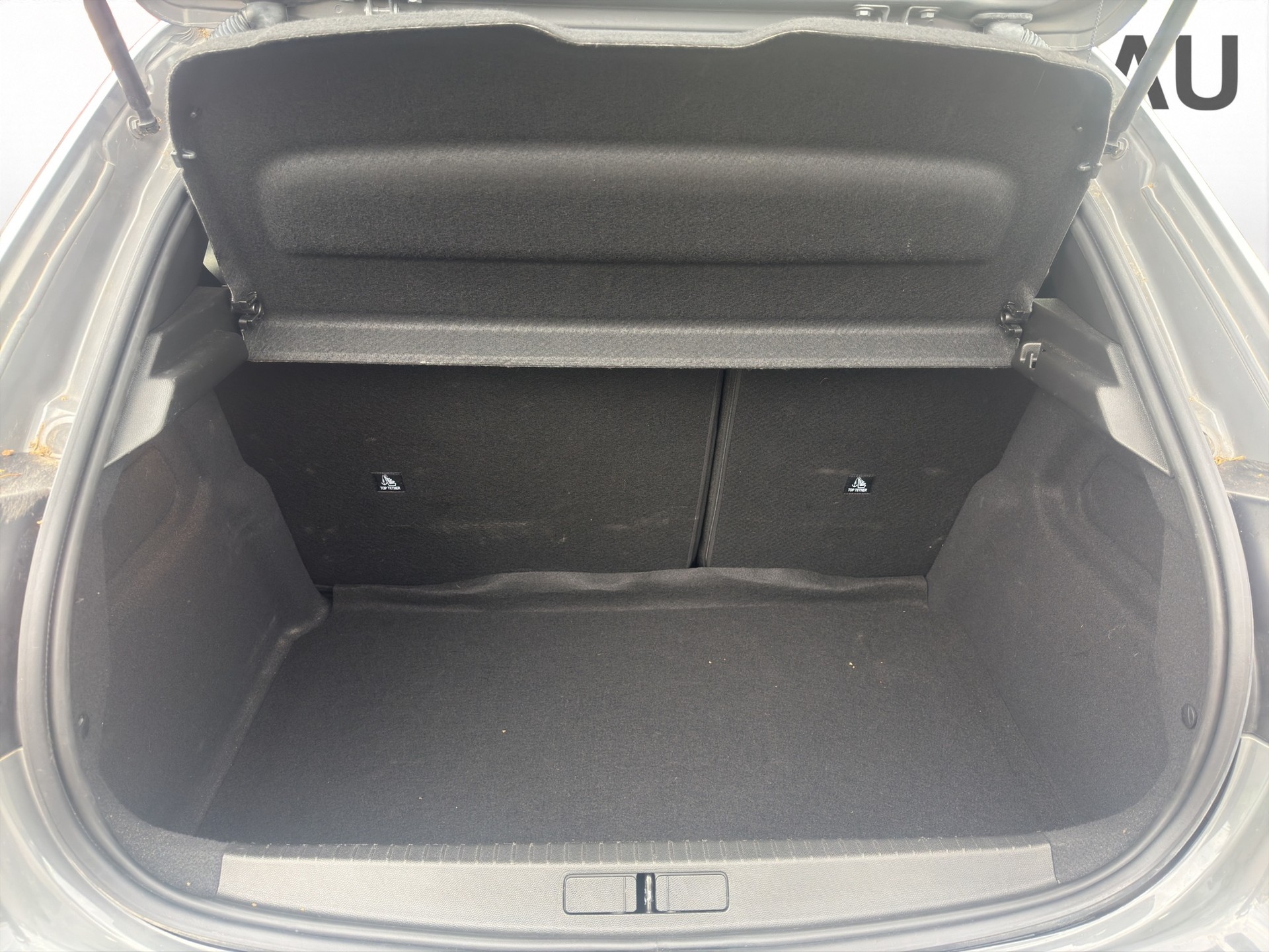 PEUGEOT 208 1.2 Hybrid Allure-image-25