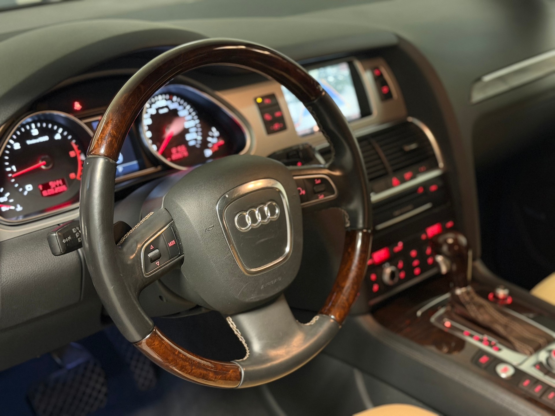 AUDI Q7 4.2 TDI quattro tiptronic-image-21