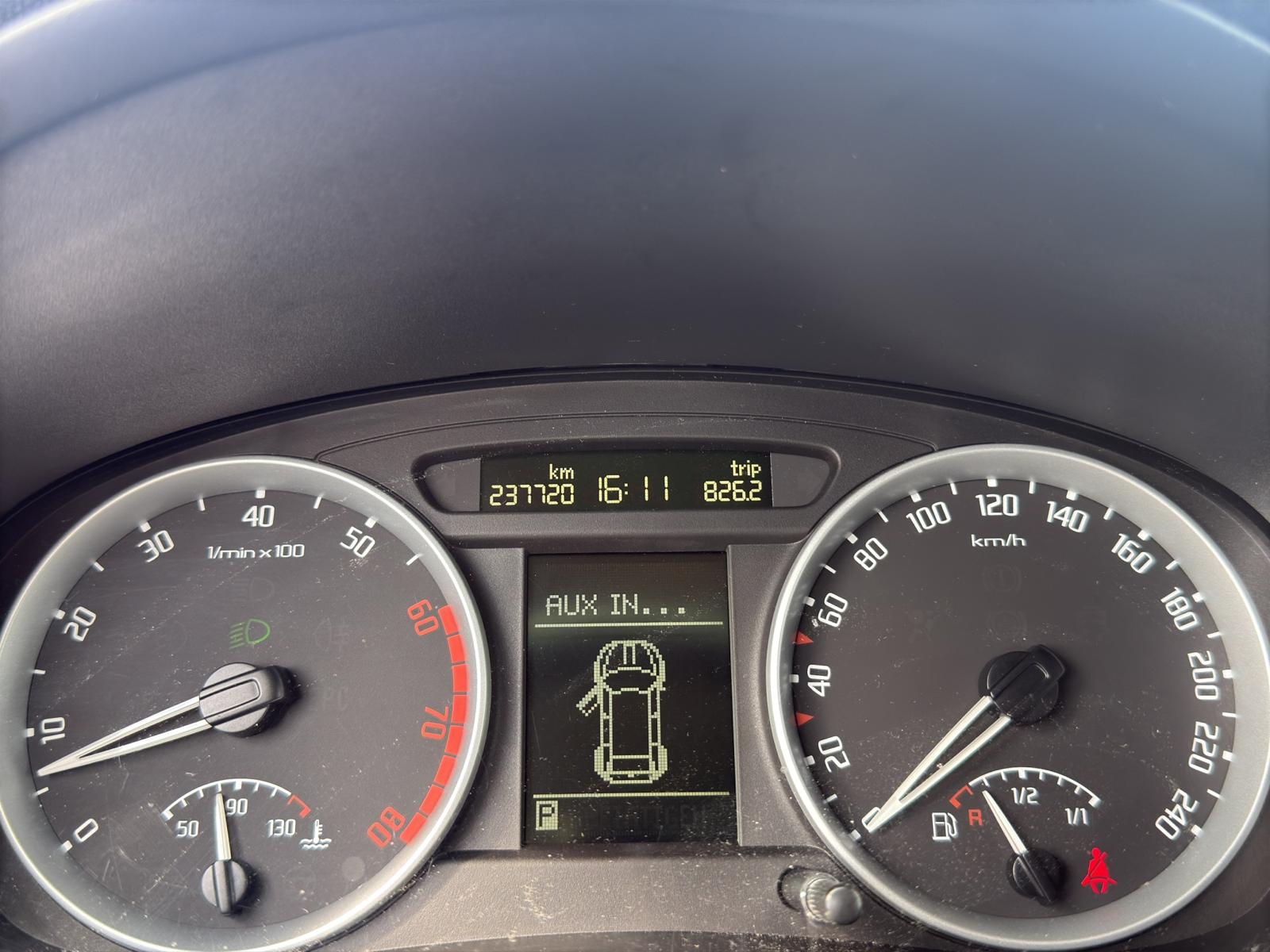 SKODA Fabia 1.6 Elegance Tiptronic-image-10
