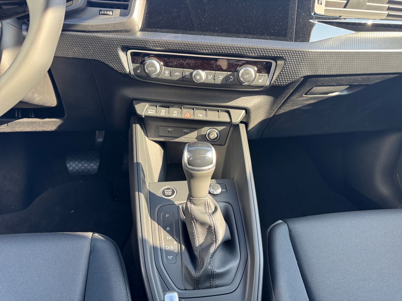 AUDI A1 Sportback 30 TFSI Attraction S-tronic-image-10