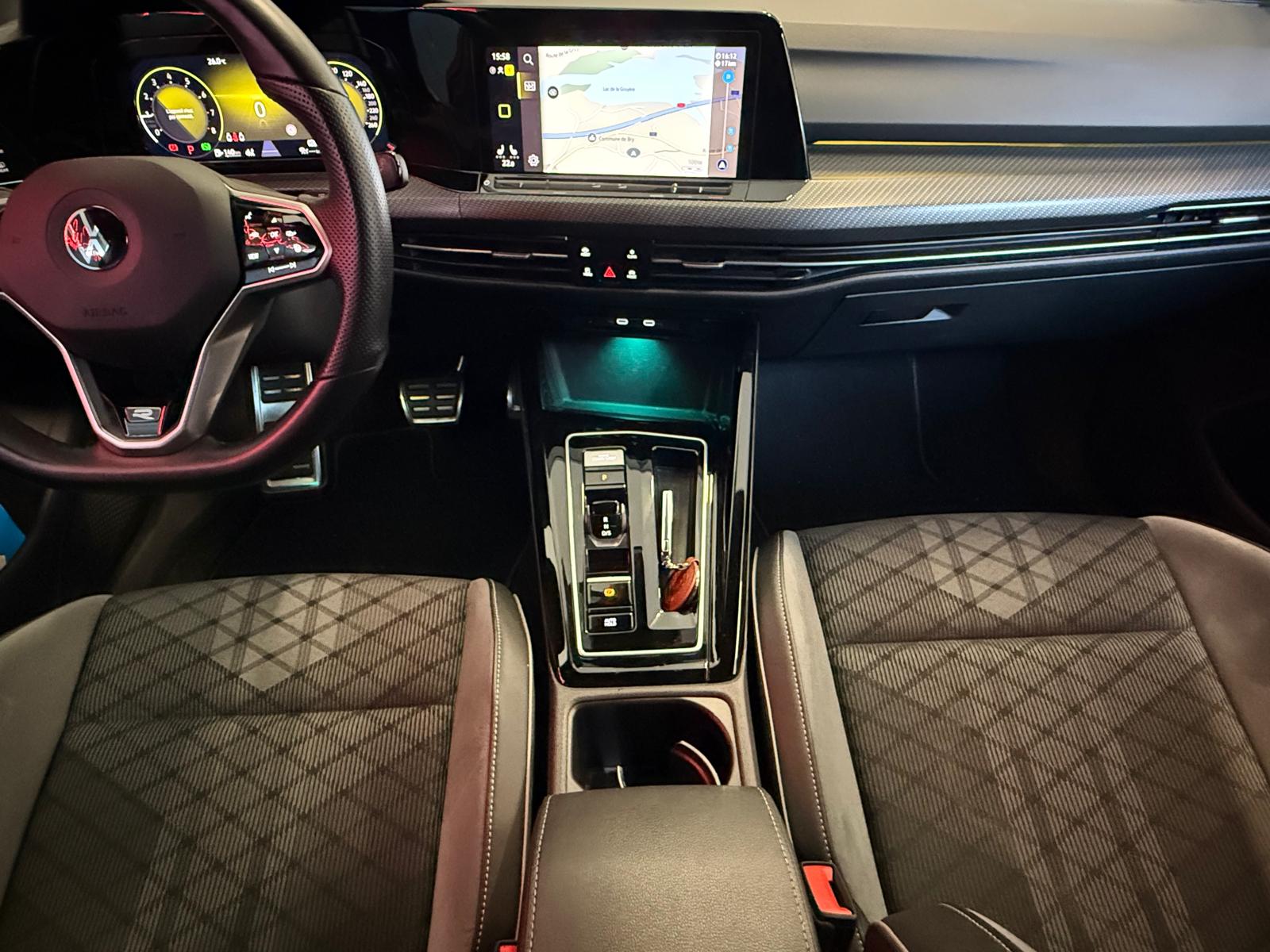 VW Golf 1.5 eTSI R-Line DSG *Matrix LED *Harman Kardon-image-14