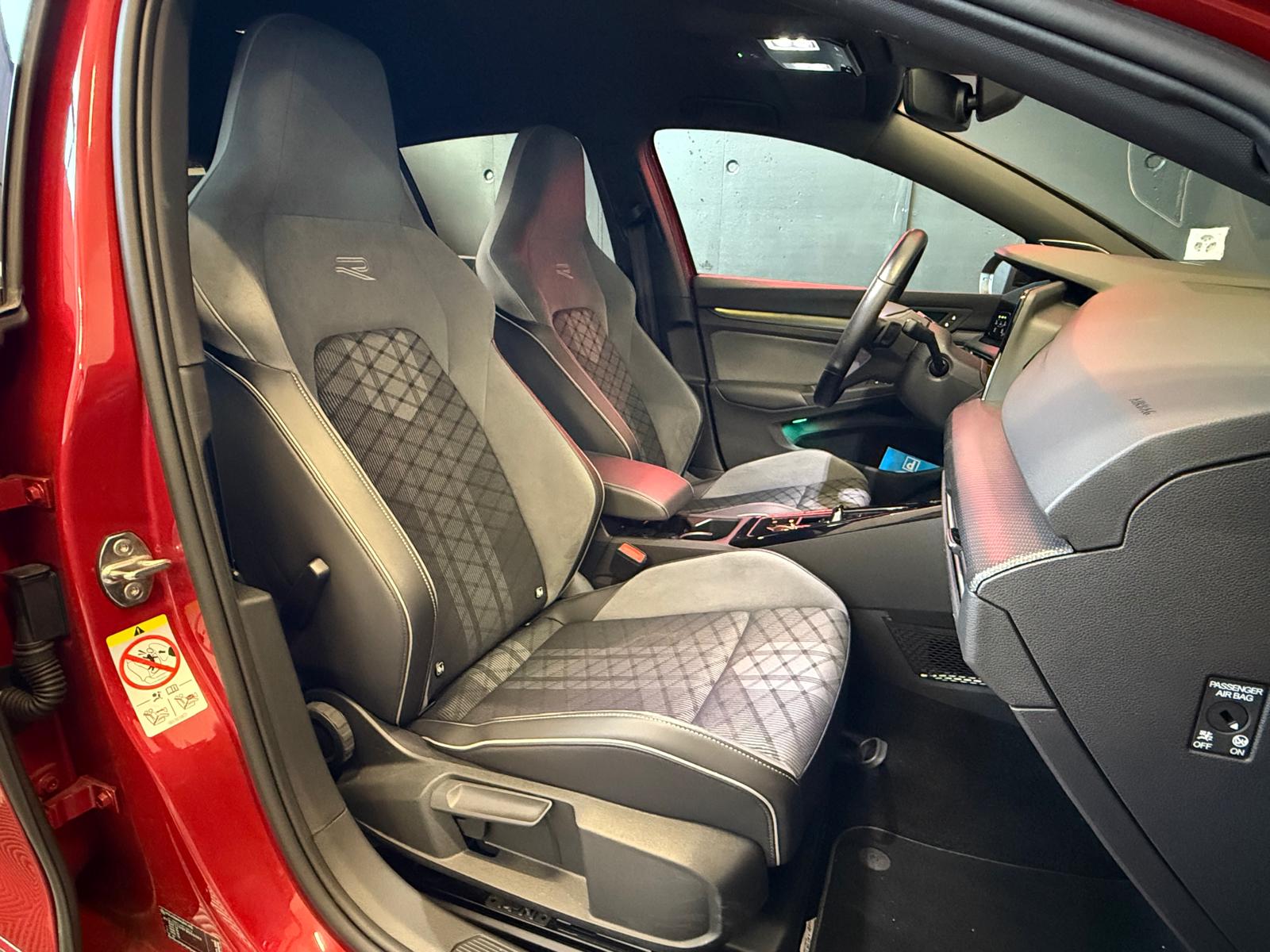 VW Golf 1.5 eTSI R-Line DSG *Matrix LED *Harman Kardon-image-11