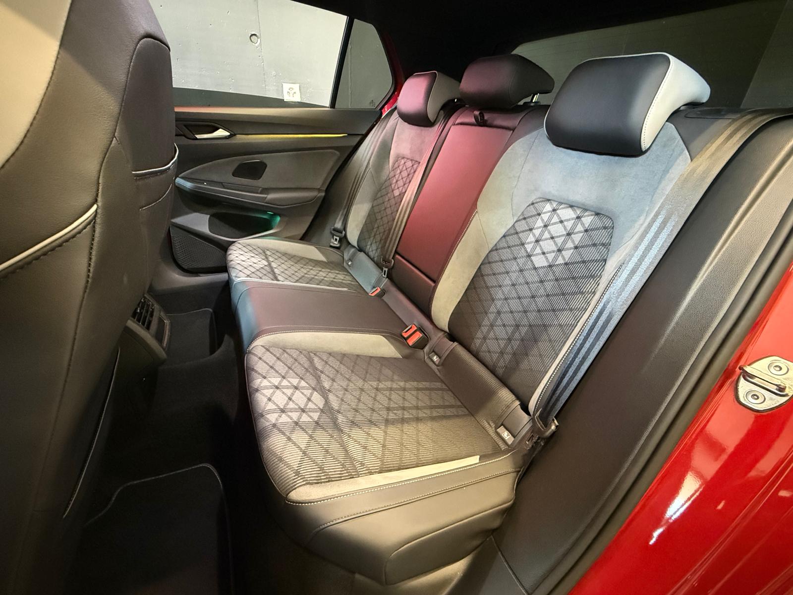 VW Golf 1.5 eTSI R-Line DSG *Matrix LED *Harman Kardon-image-10