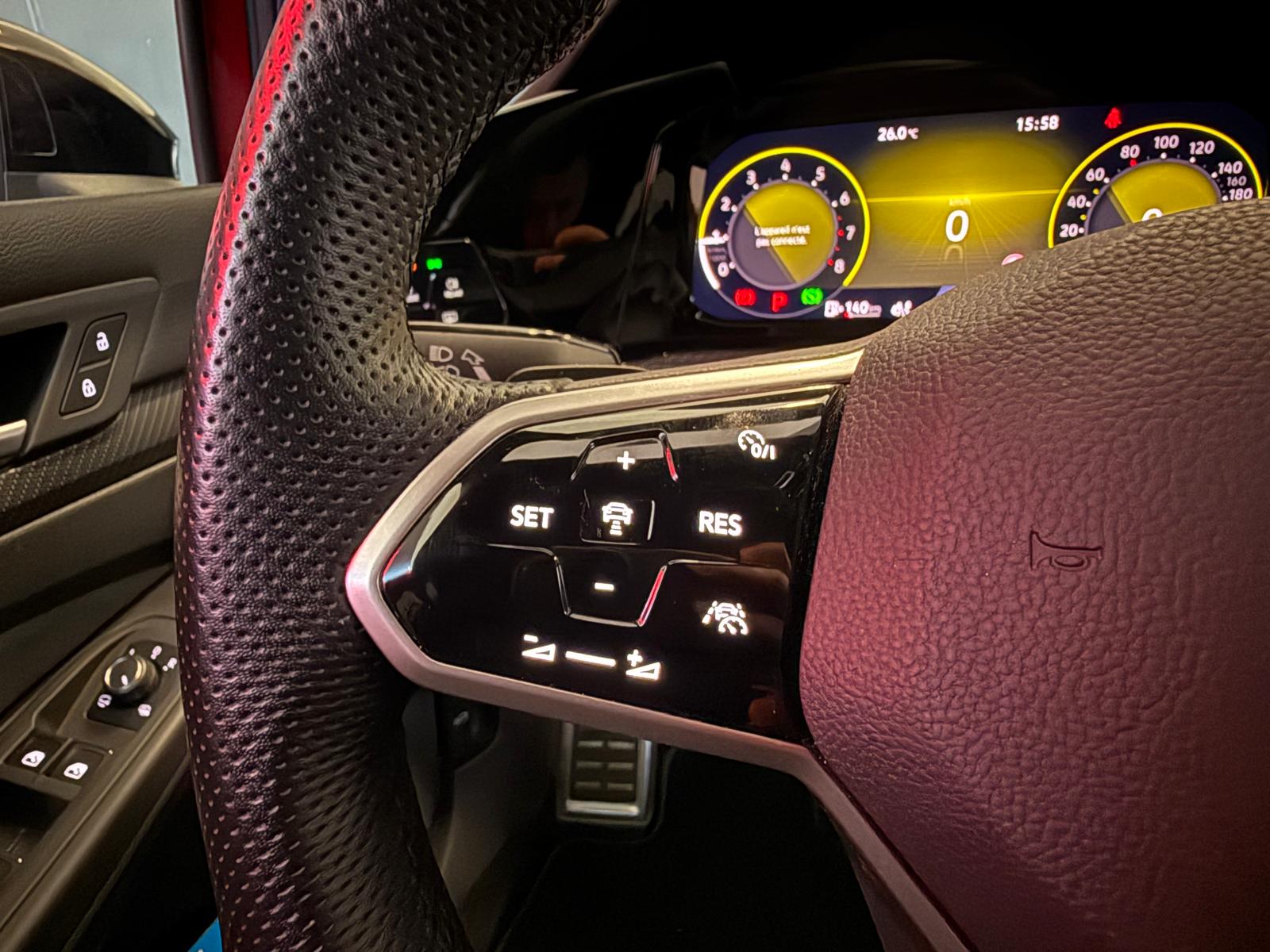 VW Golf 1.5 eTSI R-Line DSG *Matrix LED *Harman Kardon-image-17