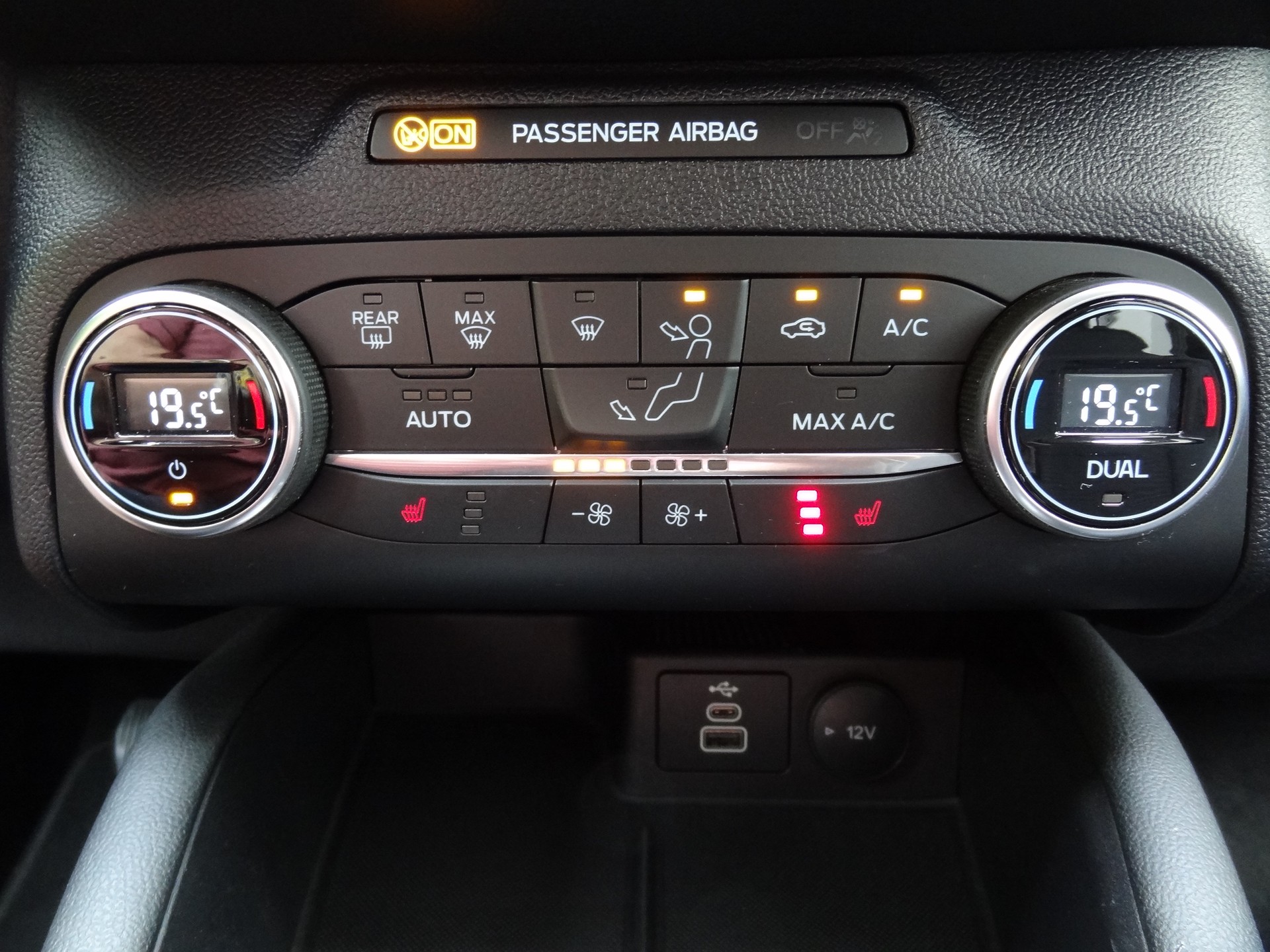 FORD Kuga 2.5 FHEV Titanium X 4WD-image-16