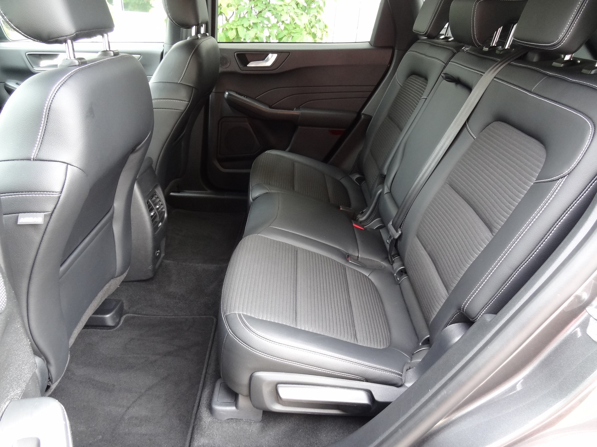 FORD Kuga 2.5 FHEV Titanium X 4WD-image-25