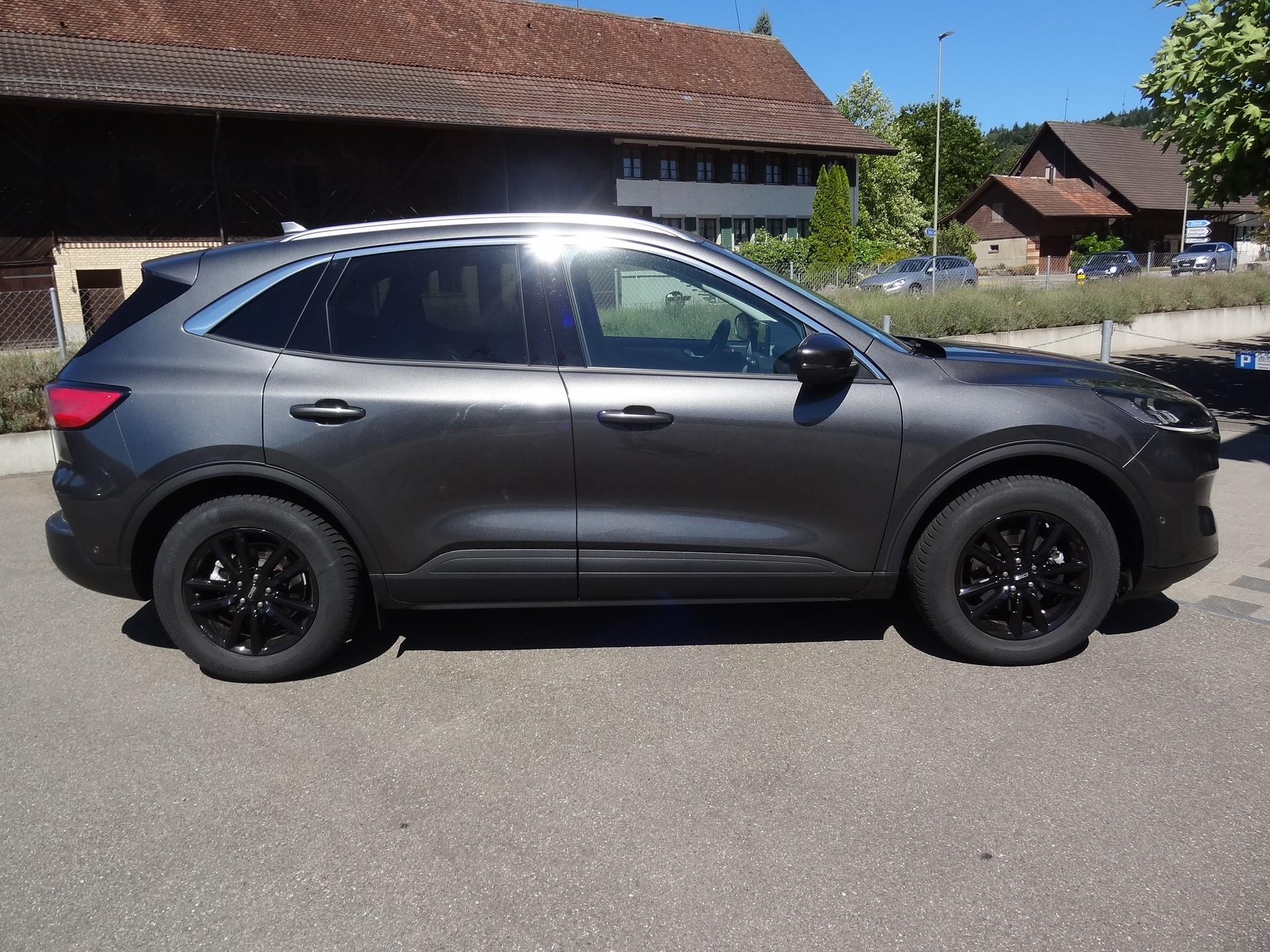 FORD Kuga 2.5 FHEV Titanium X 4WD-image-2