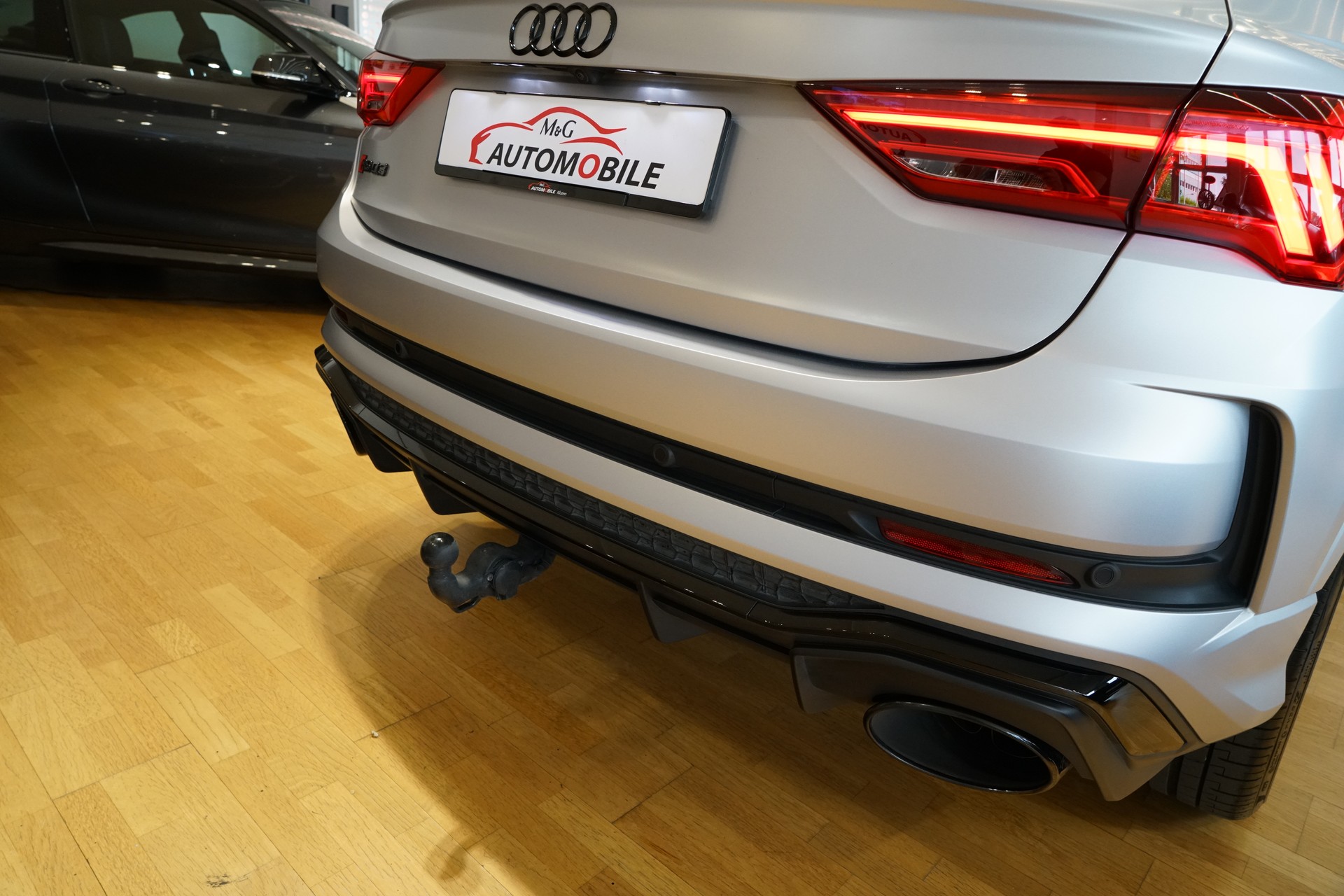 AUDI RS Q3 Sportback quattro S tronic Grau Matt Audi exclusive-image-6