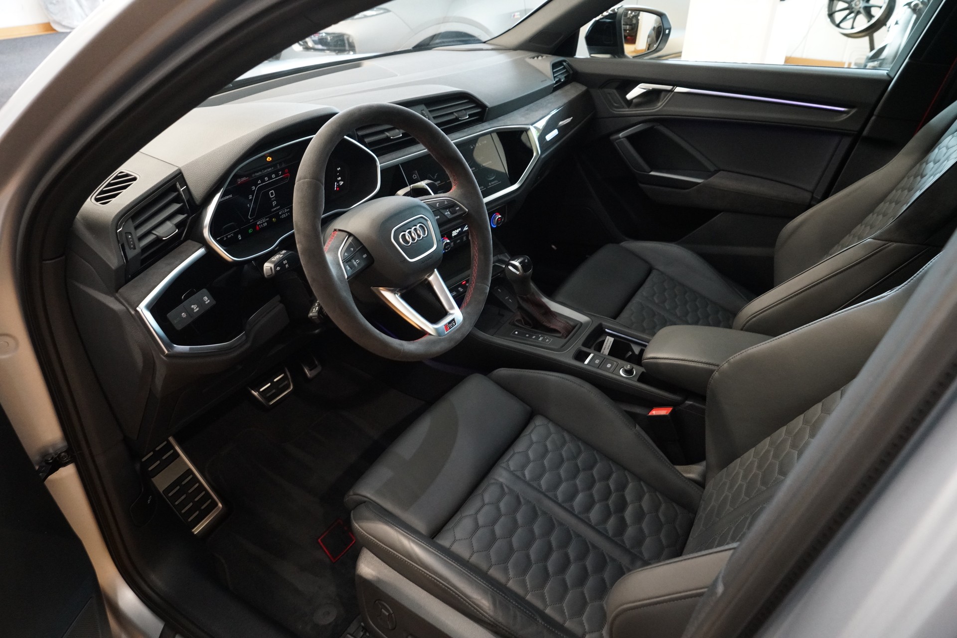 AUDI RS Q3 Sportback quattro S tronic Grau Matt Audi exclusive-image-10