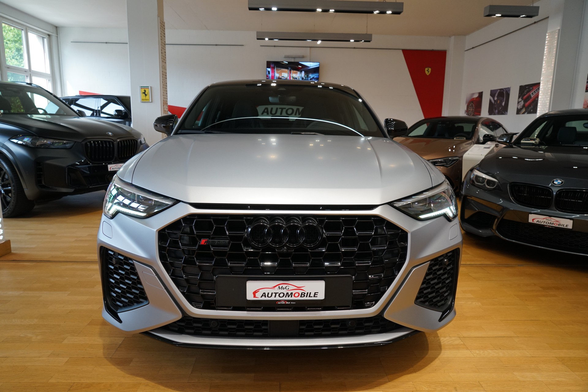 AUDI RS Q3 Sportback quattro S tronic Grau Matt Audi exclusive-showroom-element-1