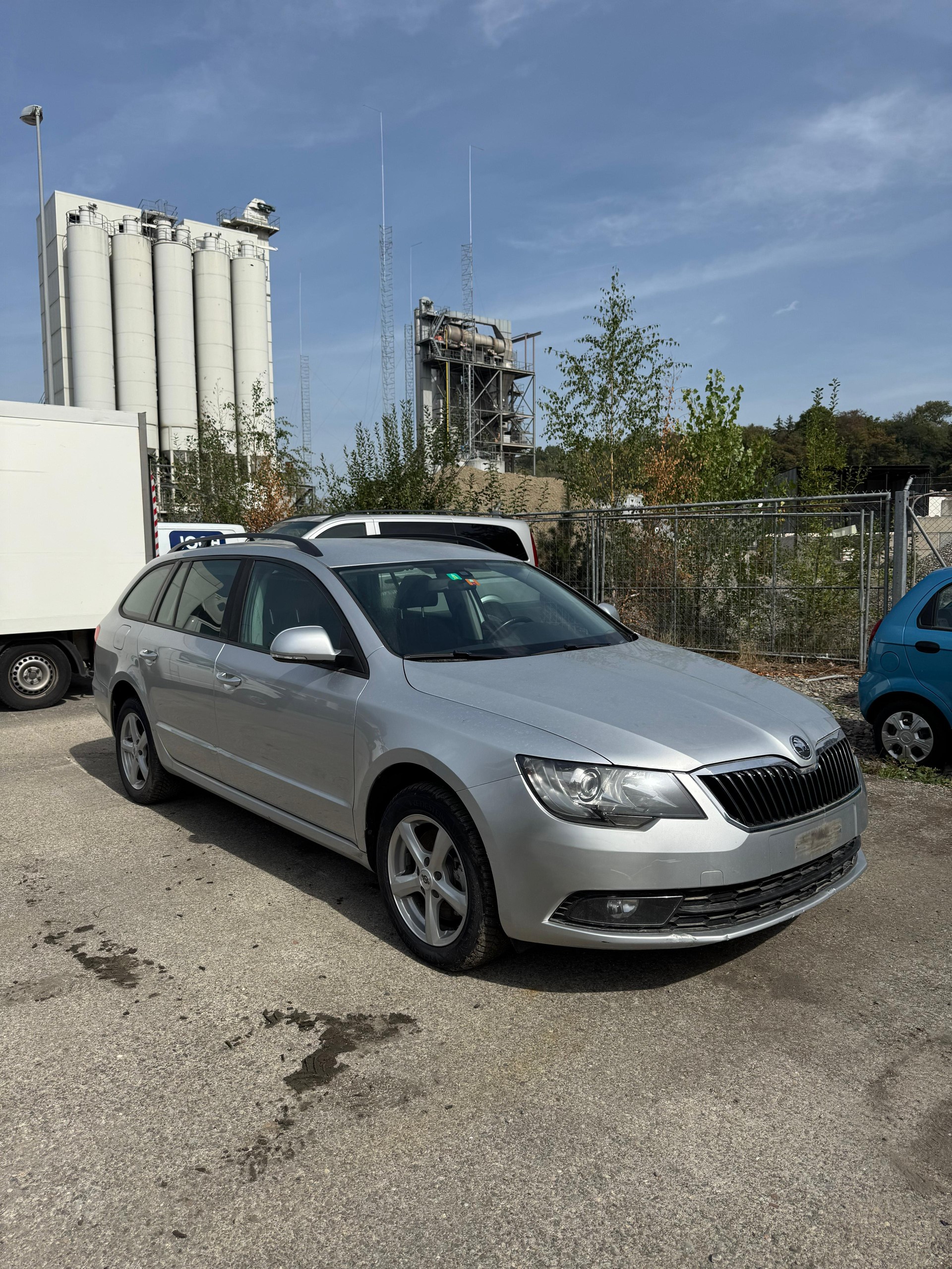SKODA Superb 2.0 TDi Ambition DSG-image-2