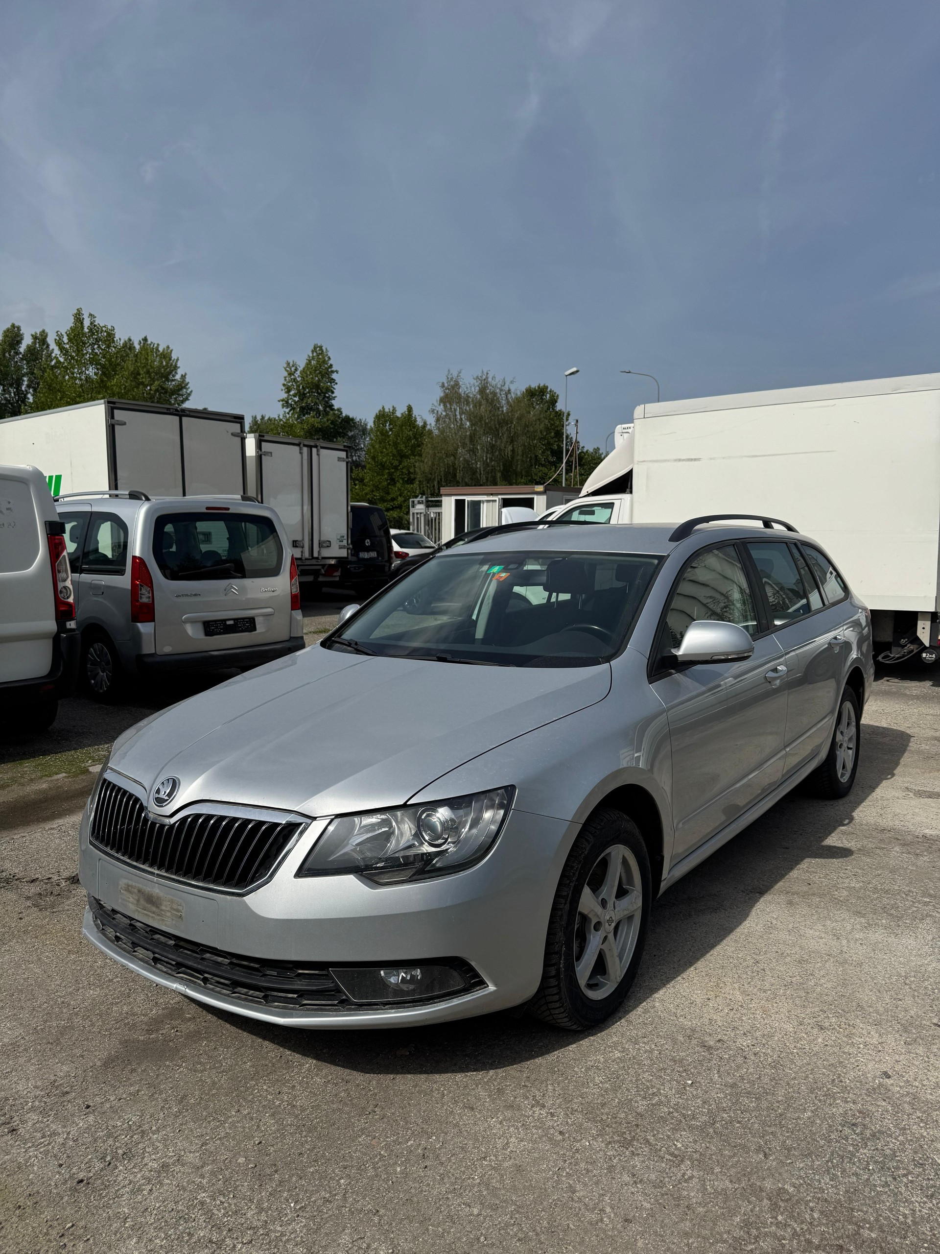 SKODA Superb 2.0 TDi Ambition DSG-image-3