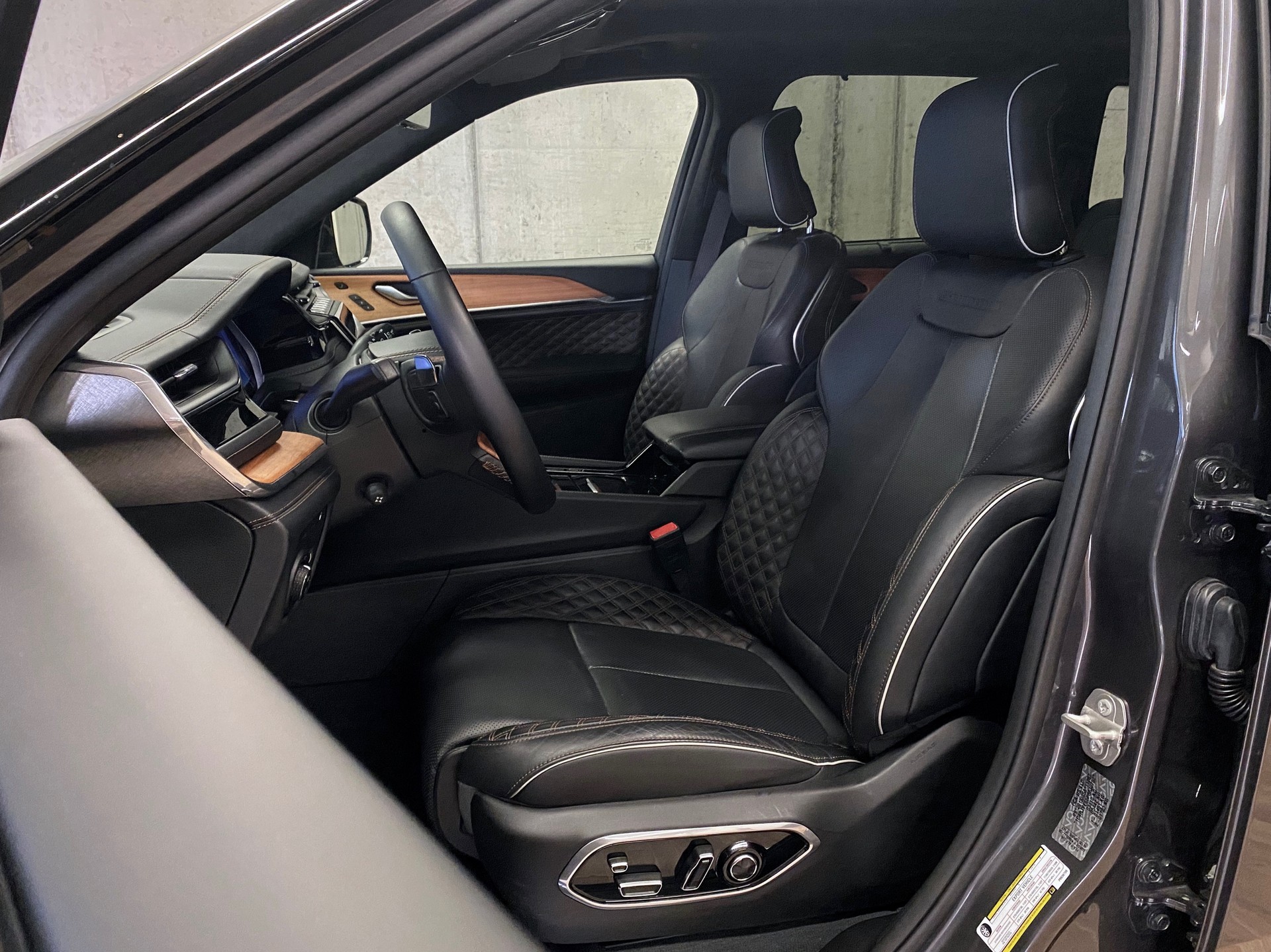 JEEP Grand Cherokee 2.0 *Plug-in-Hybrid*Summit*Swiss*Reserve*4xe*-image-4