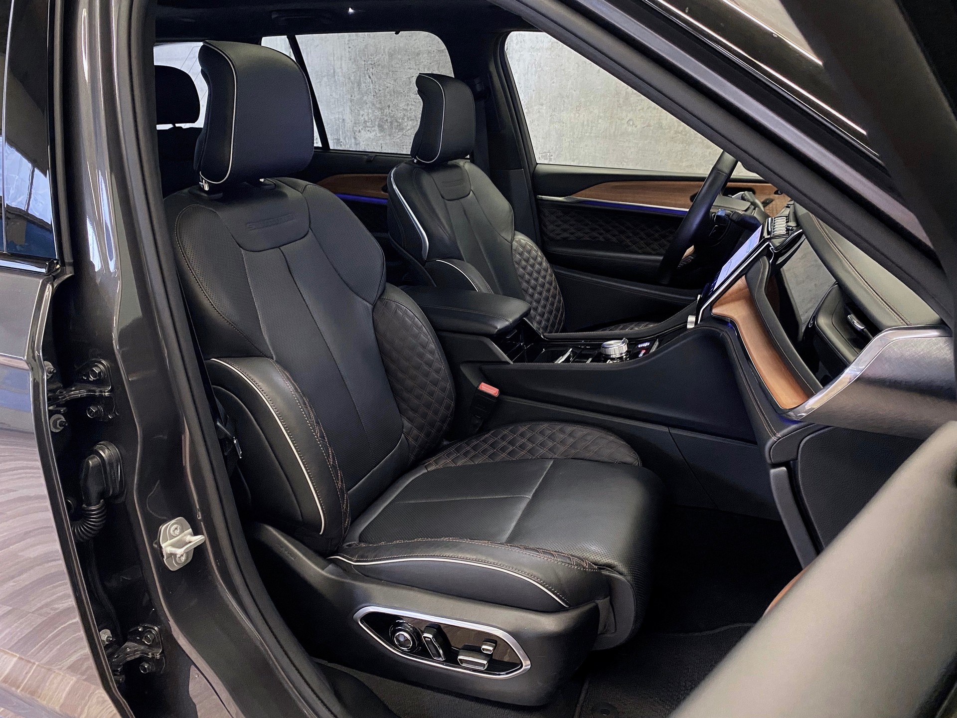 JEEP Grand Cherokee 2.0 *Plug-in-Hybrid*Summit*Swiss*Reserve*4xe*-image-5