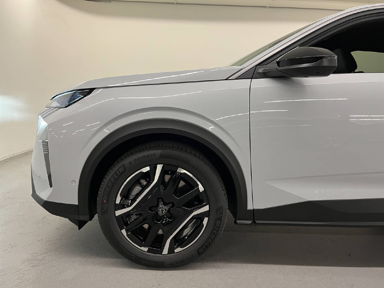 PEUGEOT 3008 e-Allure Premium AWD-image-15