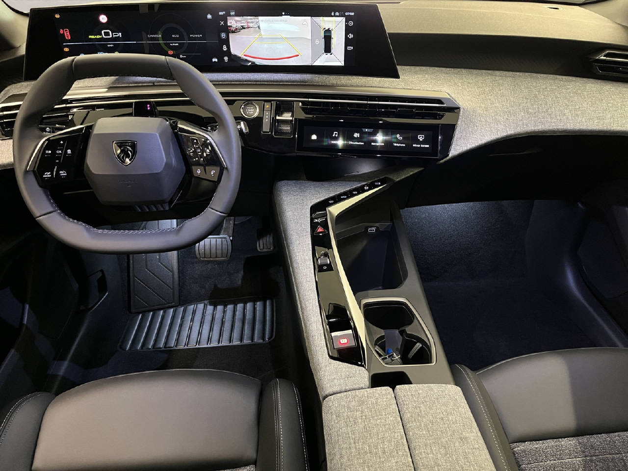 PEUGEOT 3008 e-Allure Premium AWD-image-7